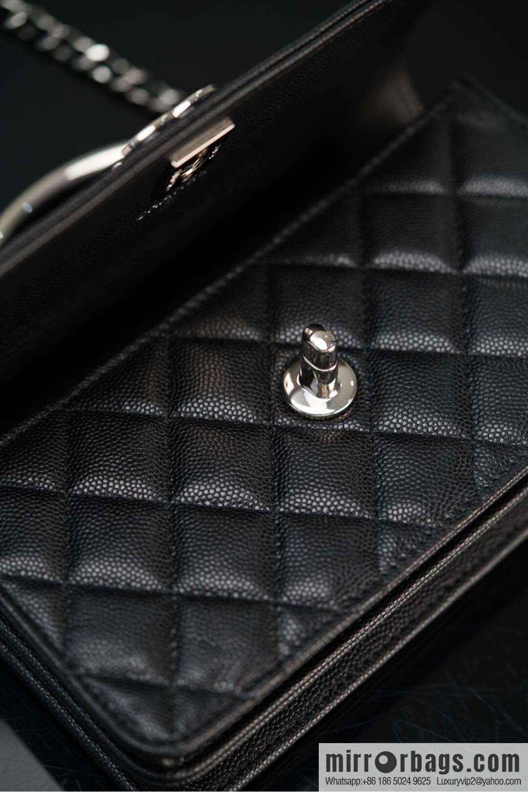 𝐂𝐡𝐚𝐧𝐞𝐥 𝟐𝟓𝐏 Handle Organ Bag, Black 🖤 Litchi Cow AP3705