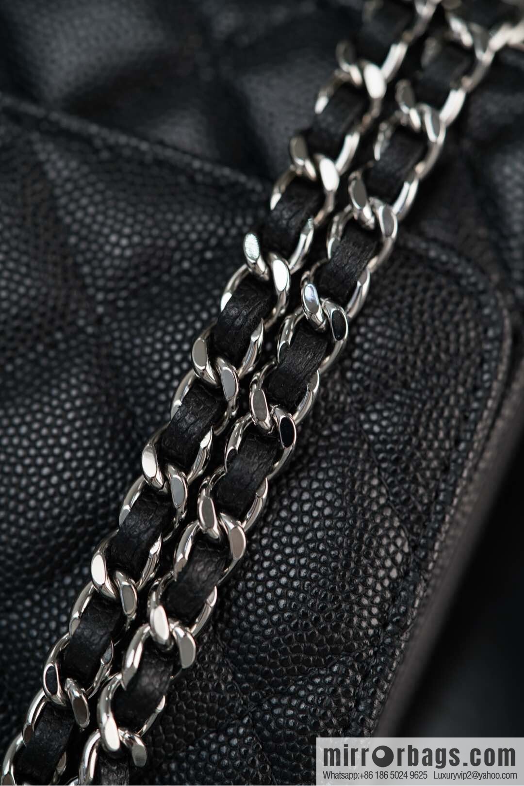 𝐂𝐡𝐚𝐧𝐞𝐥 𝟐𝟓𝐏 Handle Organ Bag, Black 🖤 Litchi Cow AP3705