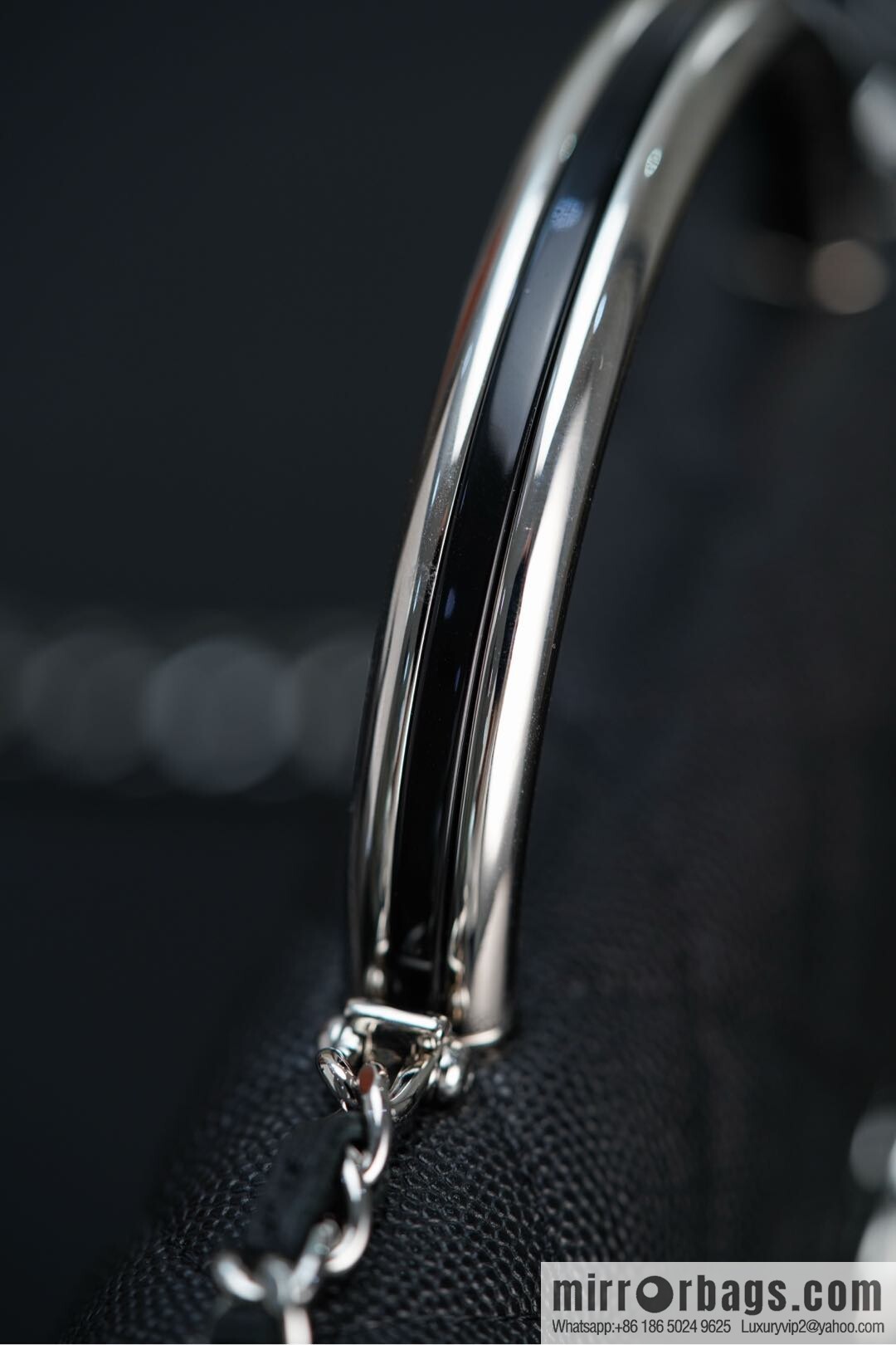 𝐂𝐡𝐚𝐧𝐞𝐥 𝟐𝟓𝐏 Handle Organ Bag, Black 🖤 Litchi Cow AP3705