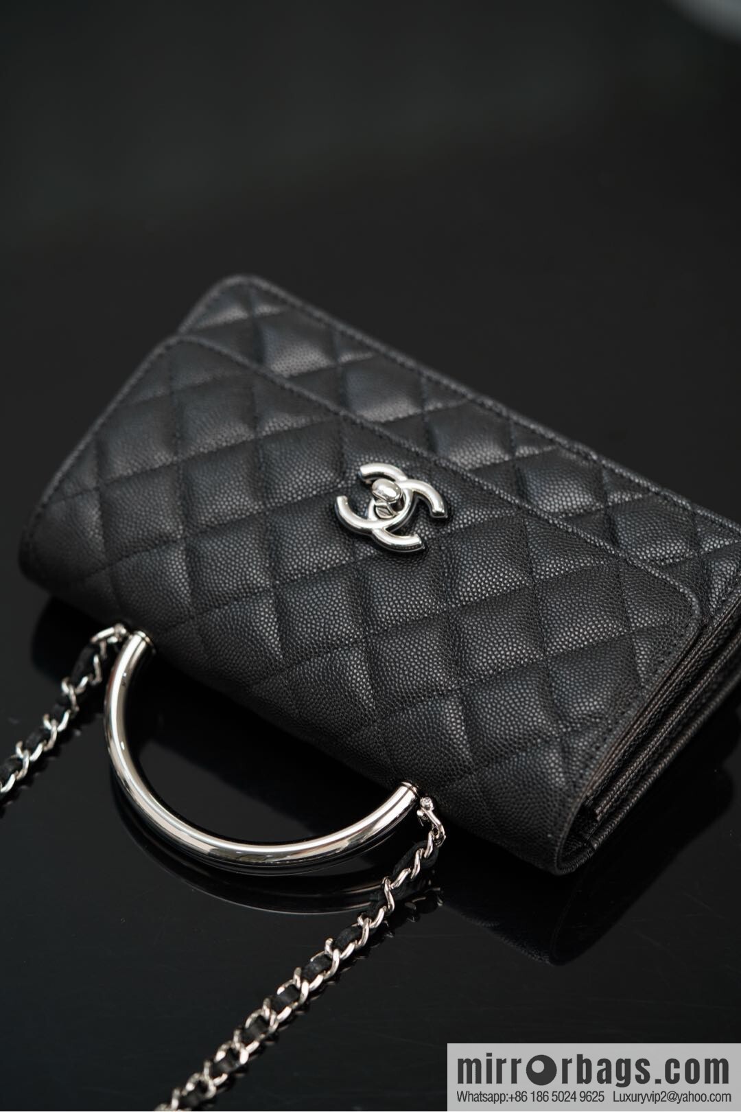 𝐂𝐡𝐚𝐧𝐞𝐥 𝟐𝟓𝐏 Handle Organ Bag, Black 🖤 Litchi Cow AP3705