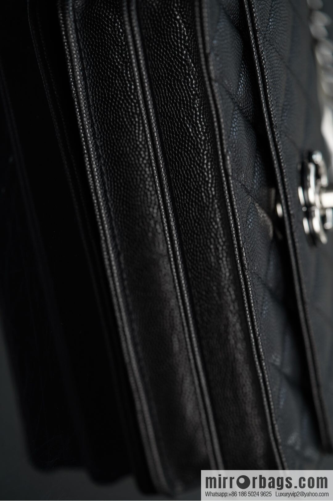 𝐂𝐡𝐚𝐧𝐞𝐥 𝟐𝟓𝐏 Handle Organ Bag, Black 🖤 Litchi Cow AP3705