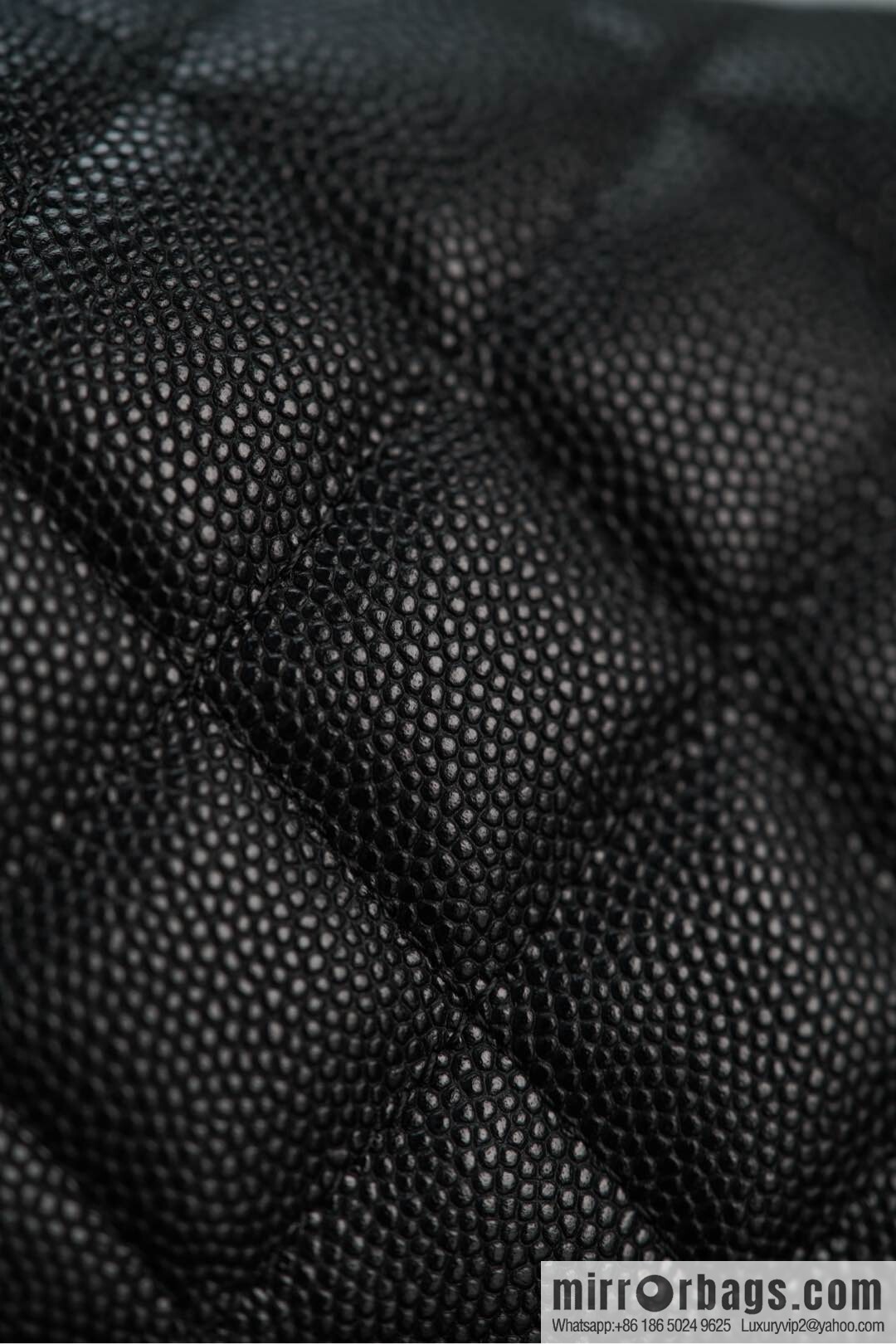 𝐂𝐡𝐚𝐧𝐞𝐥 𝟐𝟓𝐏 Handle Organ Bag, Black 🖤 Litchi Cow AP3705