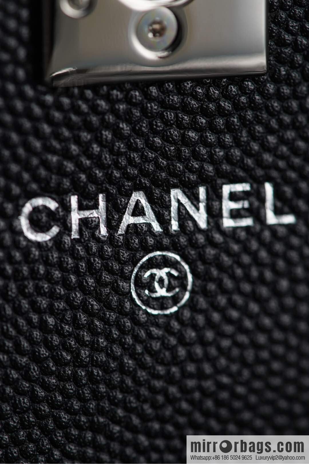 𝐂𝐡𝐚𝐧𝐞𝐥 𝟐𝟓𝐏 Handle Organ Bag, Black 🖤 Litchi Cow AP3705