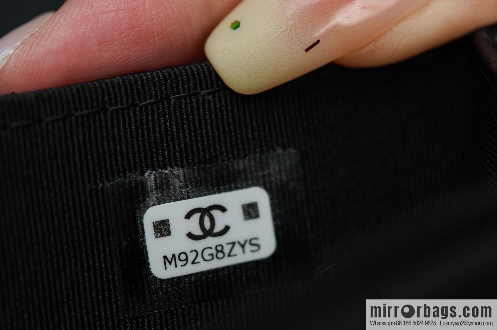 𝐂𝐡𝐚𝐧𝐞𝐥 𝟐𝟓𝐏 Handle Organ Bag, Black 🖤 Litchi Cow AP3705