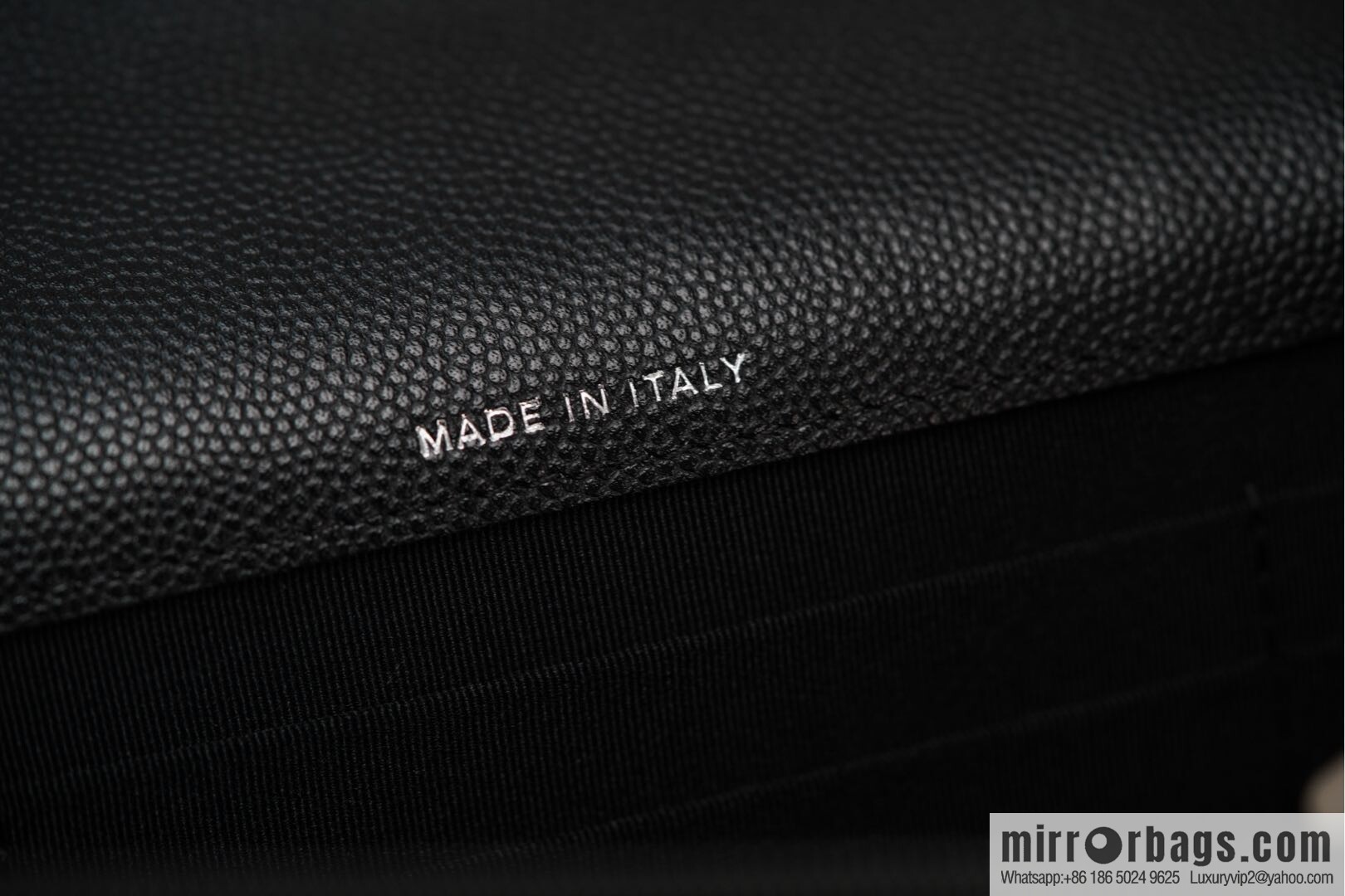 𝐂𝐡𝐚𝐧𝐞𝐥 𝟐𝟓𝐏 Handle Organ Bag, Black 🖤 Litchi Cow AP3705