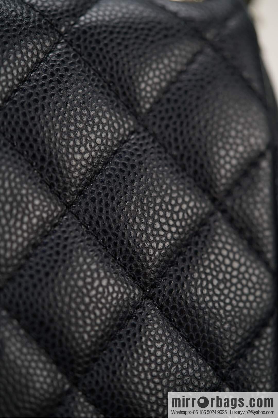 𝗖𝗛𝗔𝗡𝗘𝗟 23P new Duma shoulder, cowhide Mini AS3787