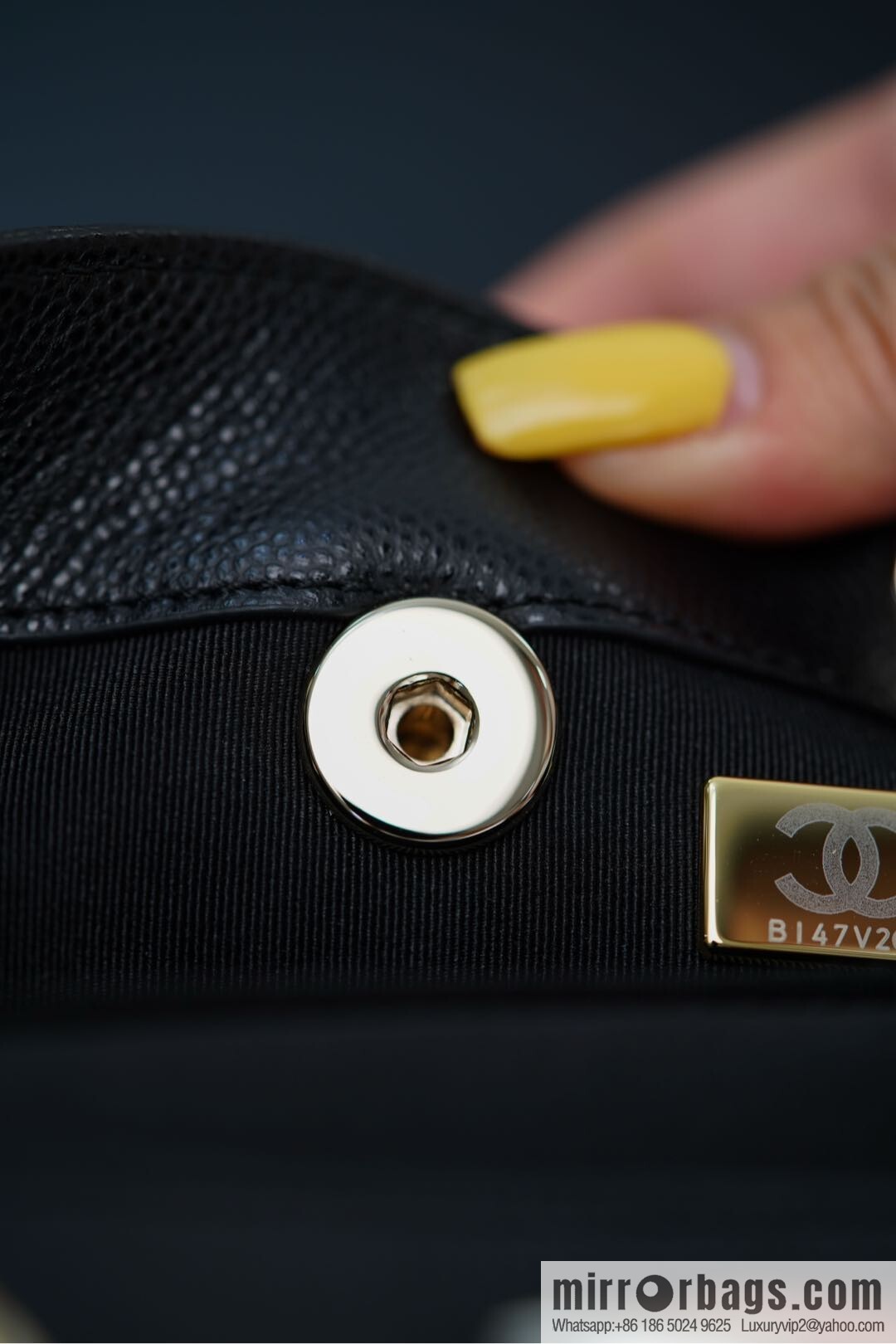 𝗖𝗛𝗔𝗡𝗘𝗟 23P new Duma shoulder, cowhide Mini AS3787