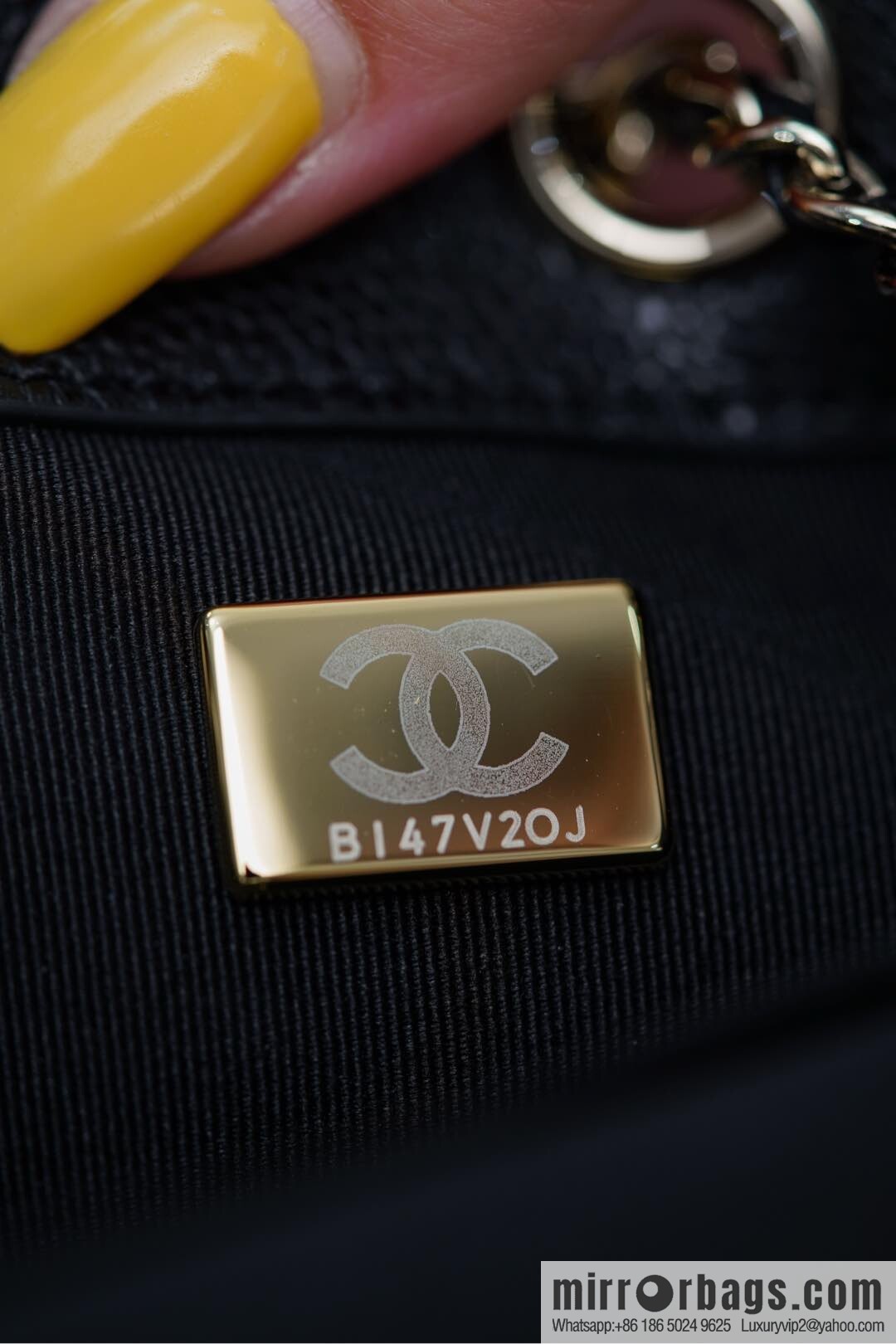 𝗖𝗛𝗔𝗡𝗘𝗟 23P new Duma shoulder, cowhide Mini AS3787