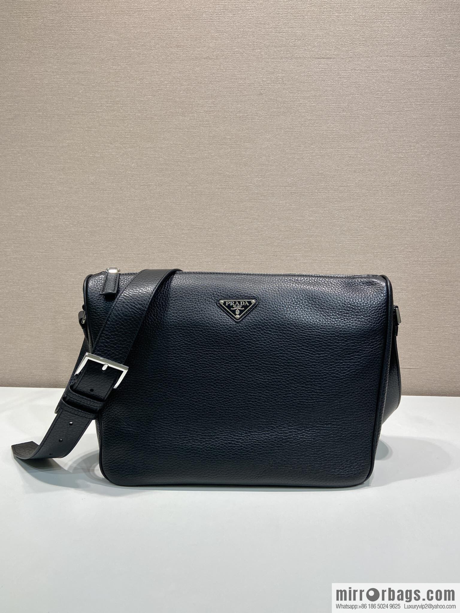 PRADA ๐ new mailman bag ๐ 2VH182 leather shoulder strap ๐๐ black