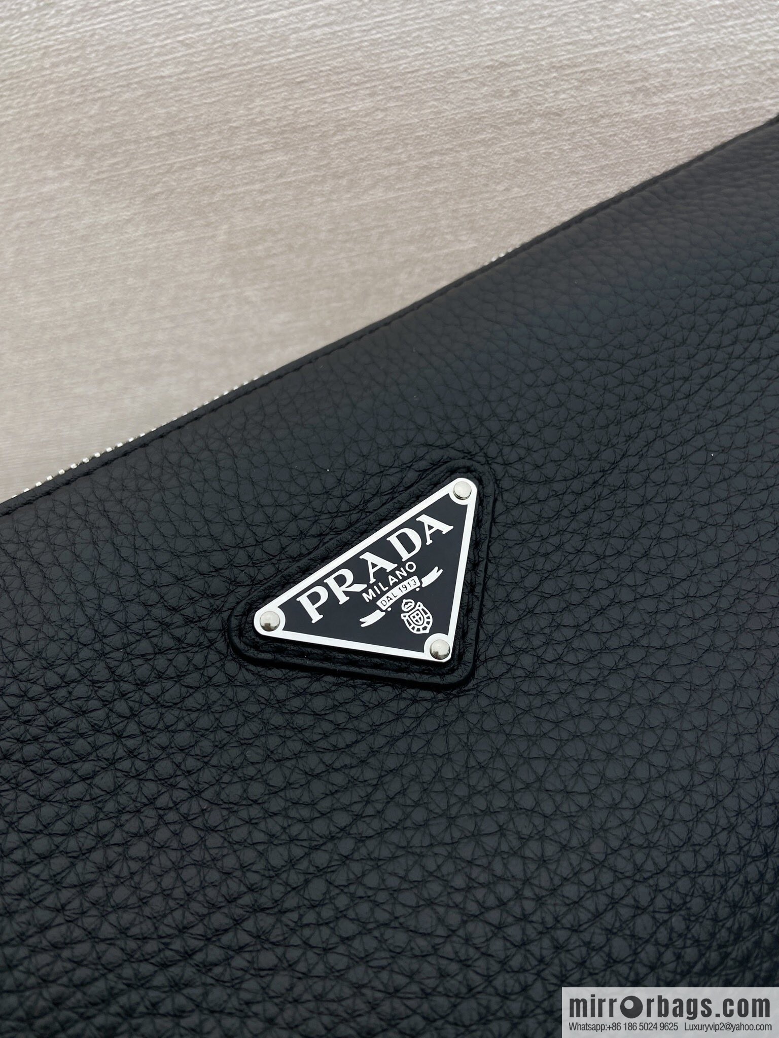 PRADA ๐ new mailman bag ๐ 2VH182 leather shoulder strap ๐๐ black