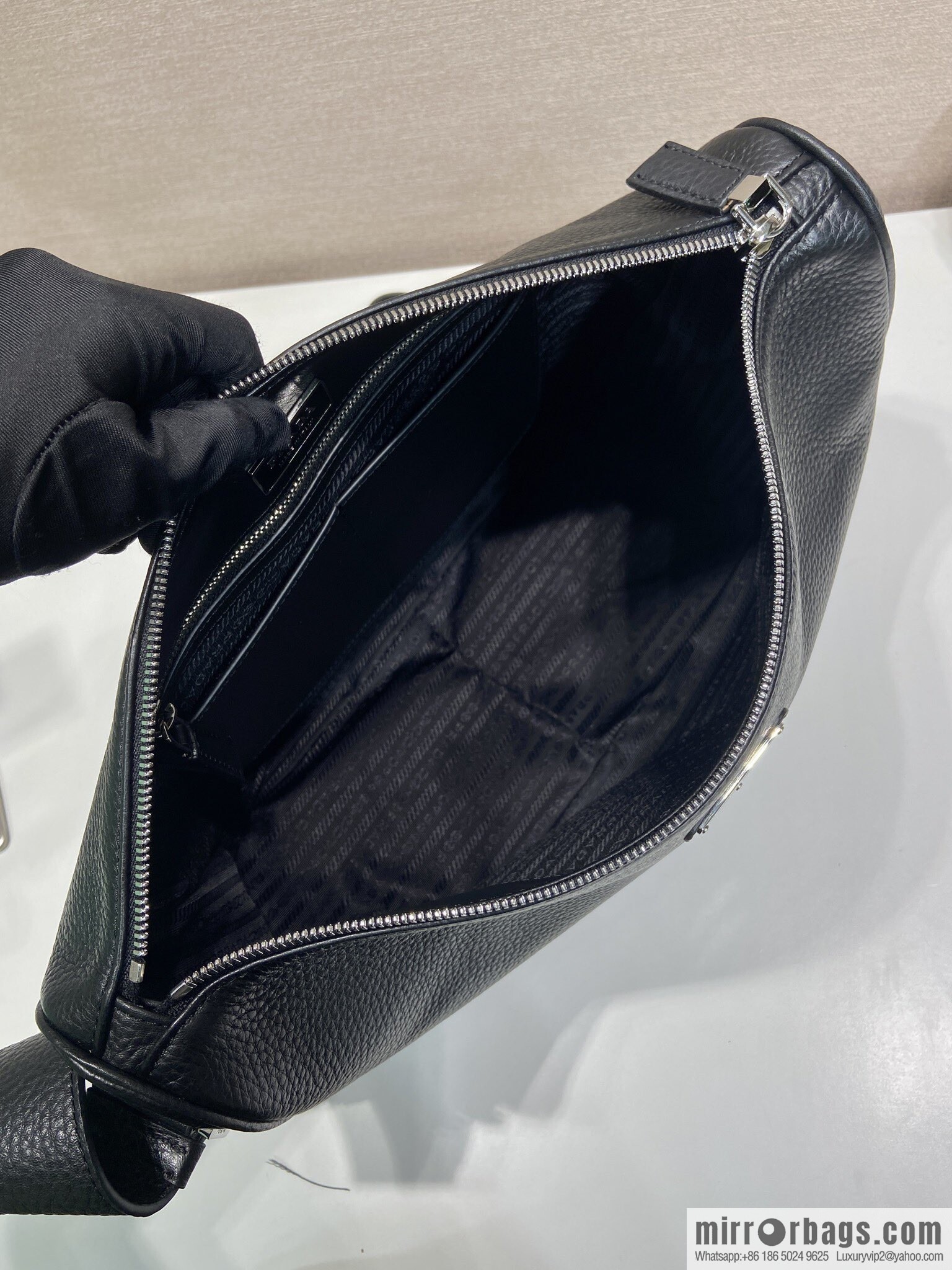 PRADA ๐ new mailman bag ๐ 2VH182 leather shoulder strap ๐๐ black