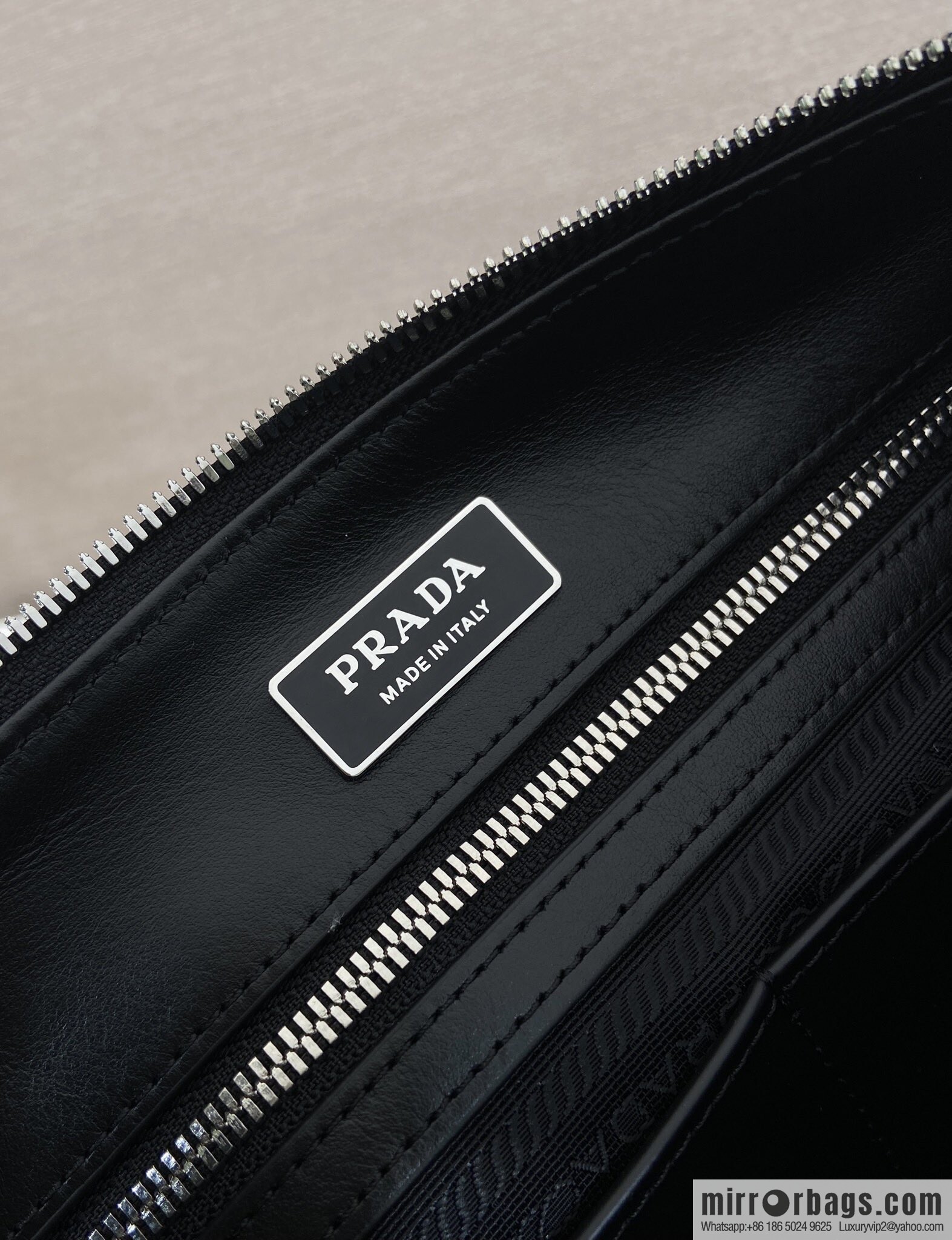 PRADA ๐ new mailman bag ๐ 2VH182 leather shoulder strap ๐๐ black