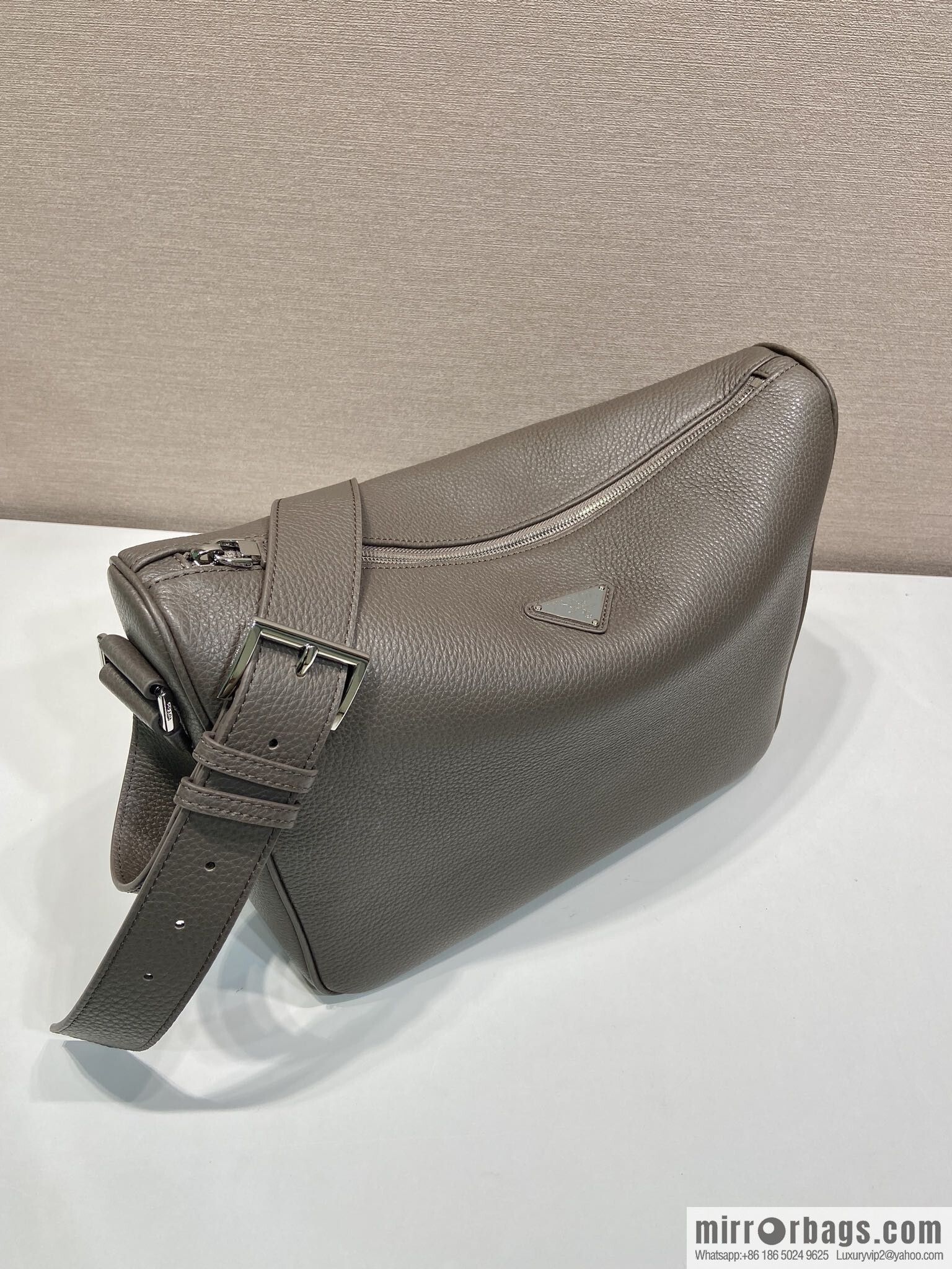 PRADA ๐ new mailman bag ๐ 2VH182 leather shoulder strap ๐๐ gray