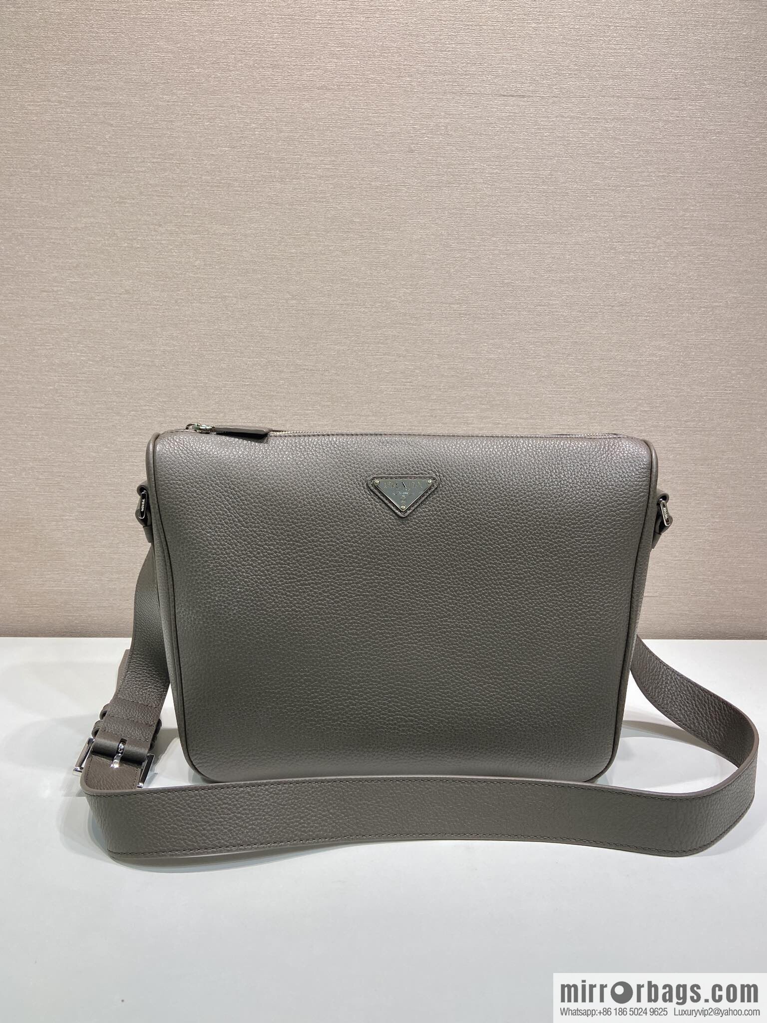 PRADA ๐ new mailman bag ๐ 2VH182 leather shoulder strap ๐๐ gray