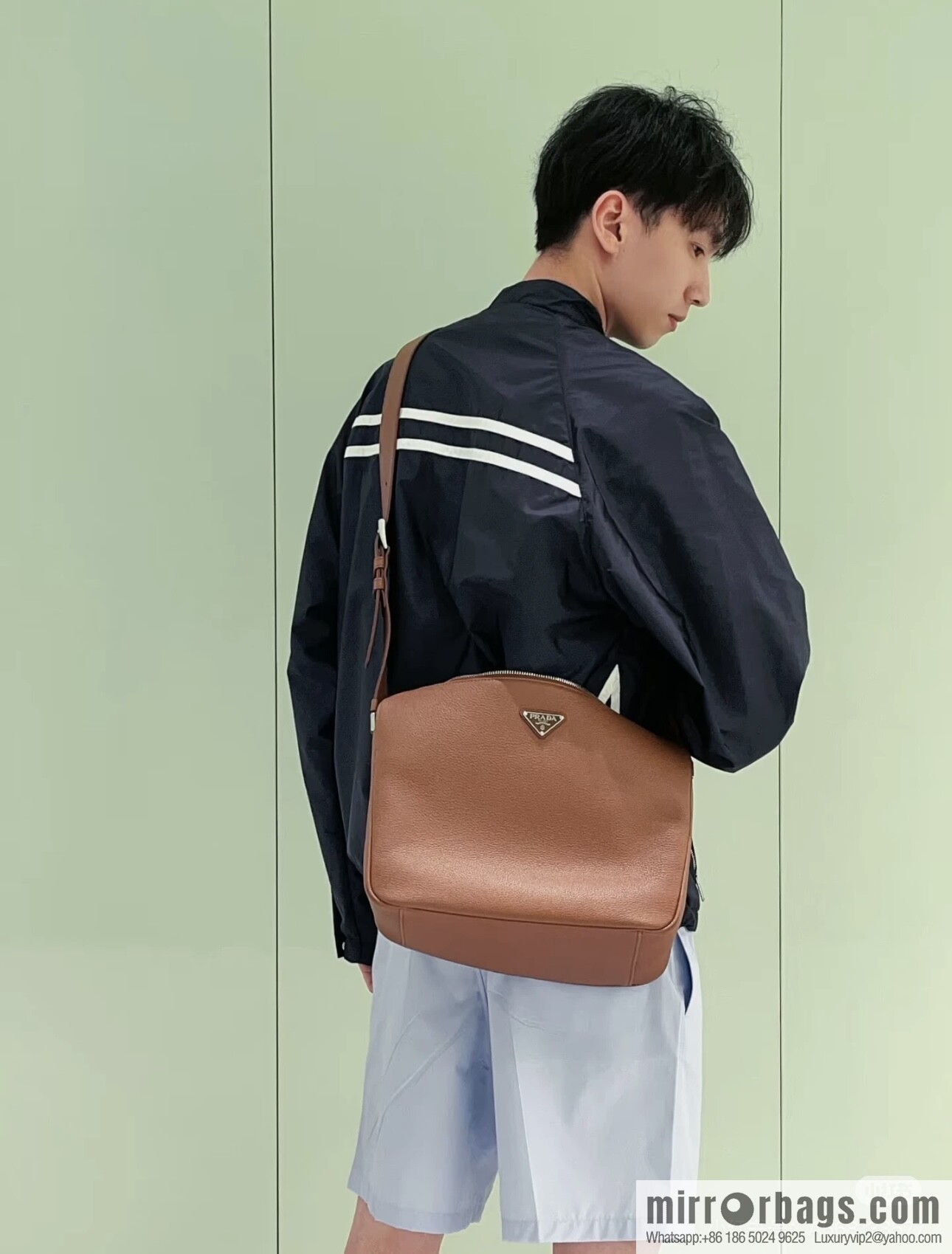 PRADA 🎉 new mail carrier bag 🎉 2VH182 leather shoulder strap 🎉🎉 caramel color