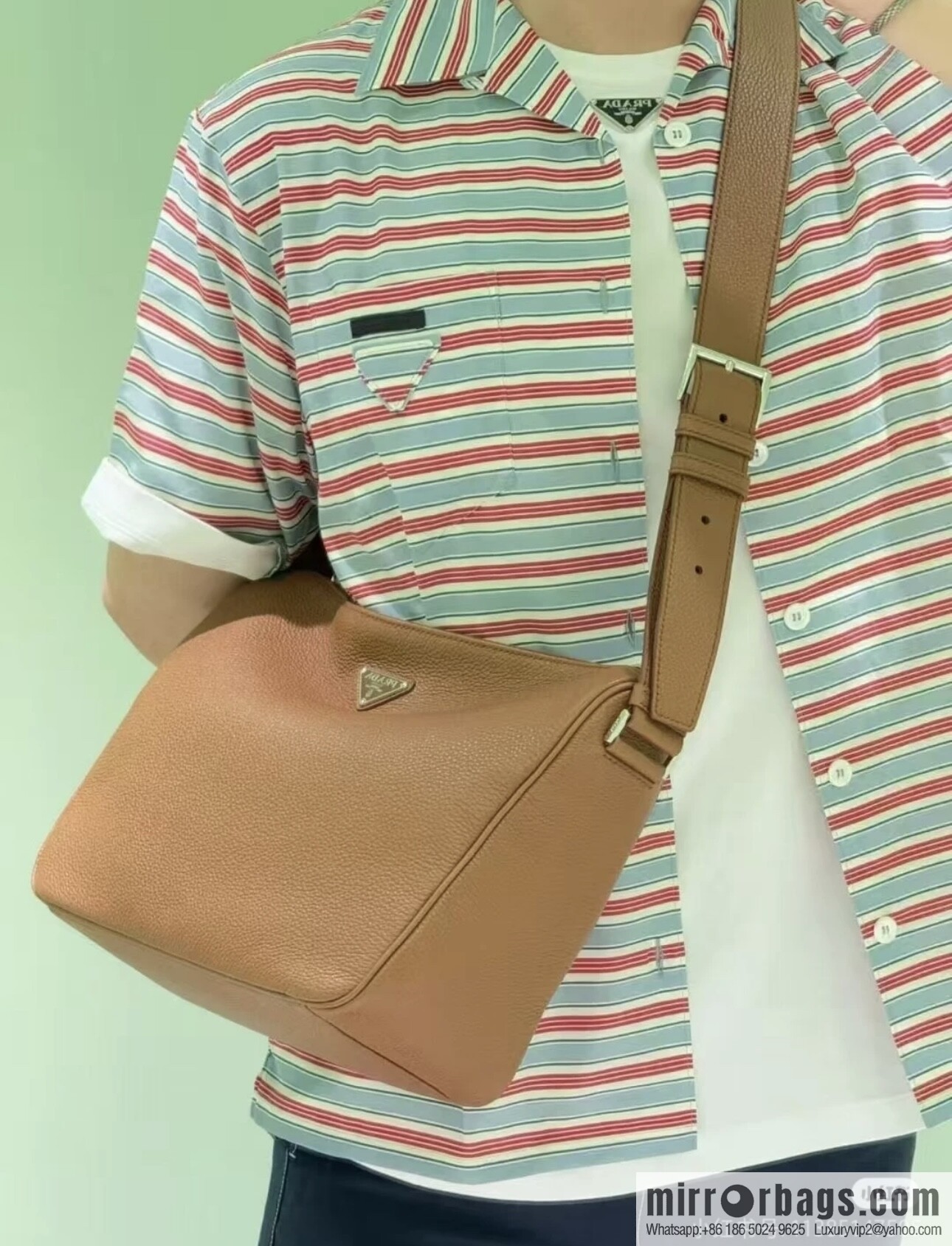 PRADA 🎉 new mail carrier bag 🎉 2VH182 leather shoulder strap 🎉🎉 caramel color