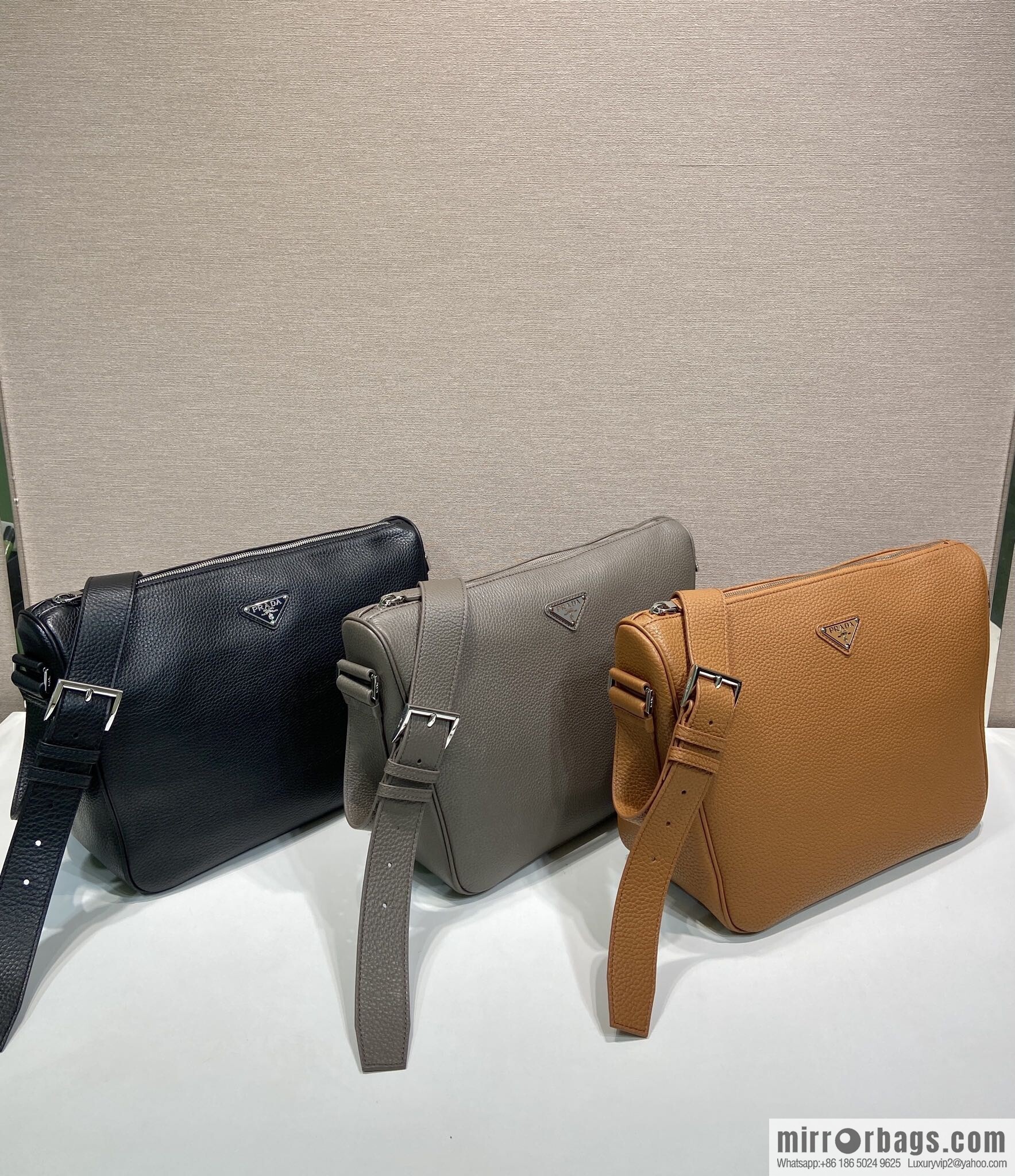 PRADA 🎉 new mail carrier bag 🎉 2VH182 leather shoulder strap 🎉🎉 caramel color