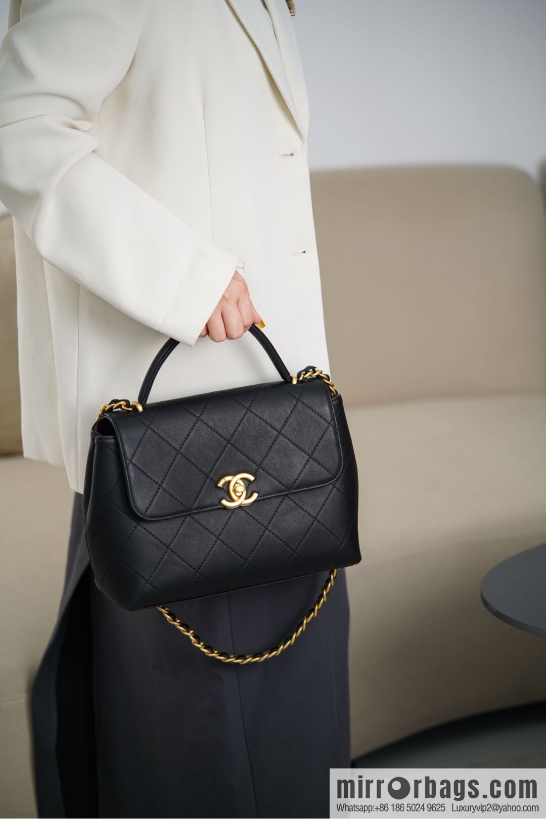 𝐂𝐡𝐚𝐧𝐞𝐥 𝟐𝟓𝐬 pocket bag, black gold 🖤 large AS5467