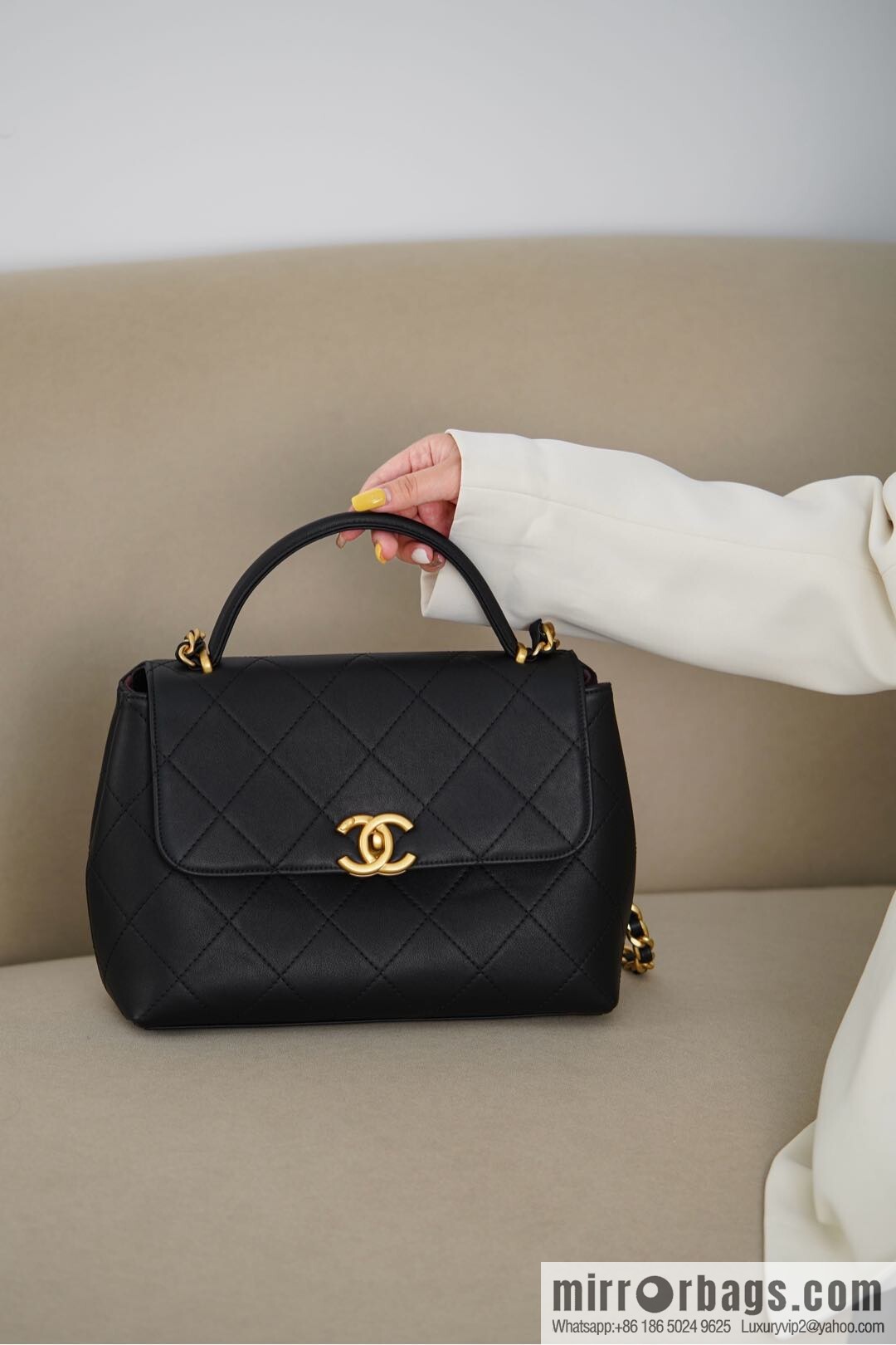 𝐂𝐡𝐚𝐧𝐞𝐥 𝟐𝟓𝐬 pocket bag, black gold 🖤 large AS5467