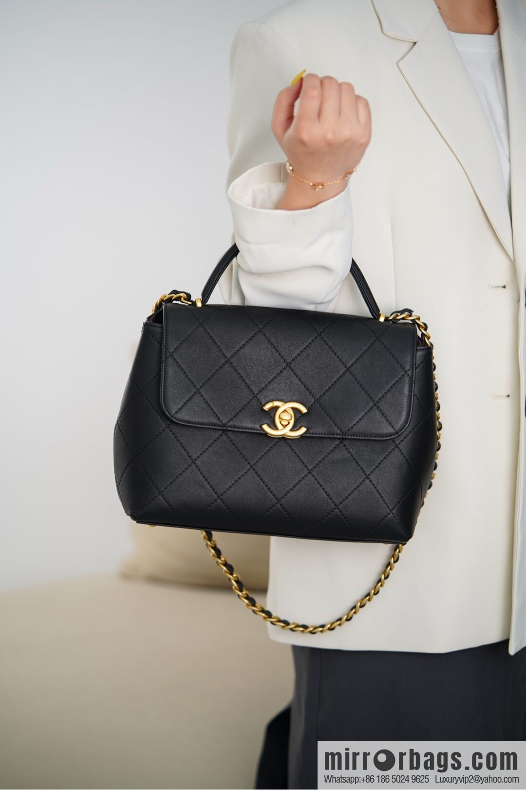 𝐂𝐡𝐚𝐧𝐞𝐥 𝟐𝟓𝐬 pocket bag, black gold 🖤 large AS5467