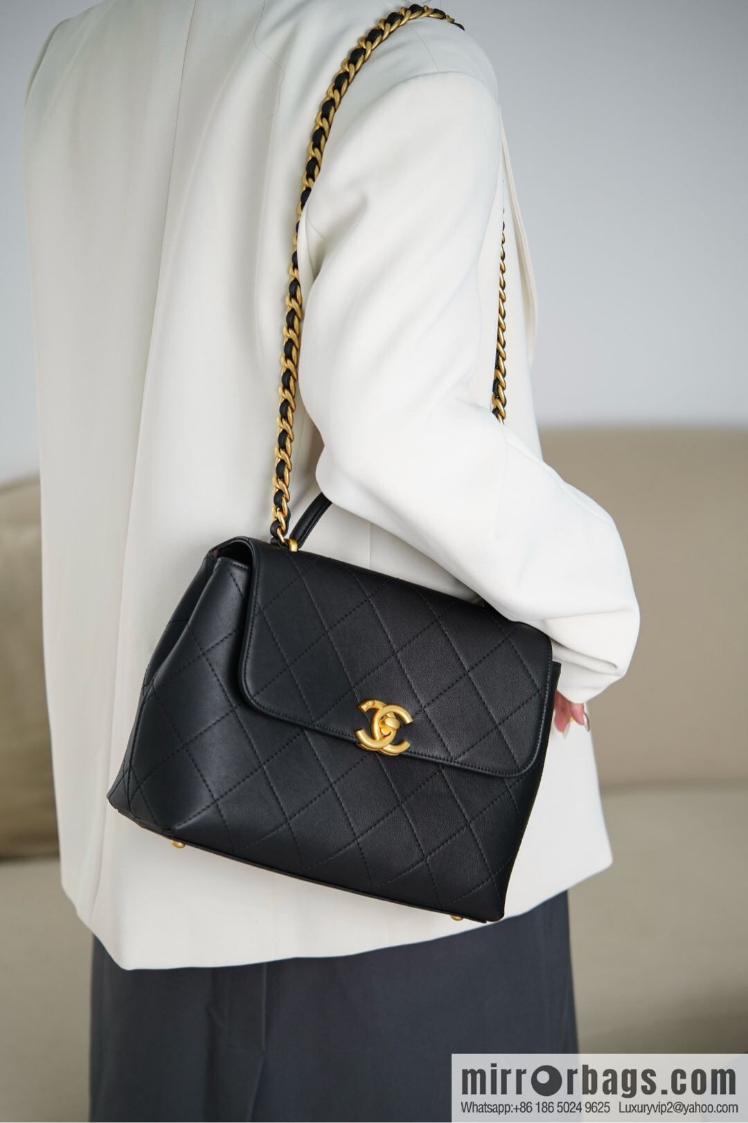 𝐂𝐡𝐚𝐧𝐞𝐥 𝟐𝟓𝐬 pocket bag, black gold 🖤 large AS5467