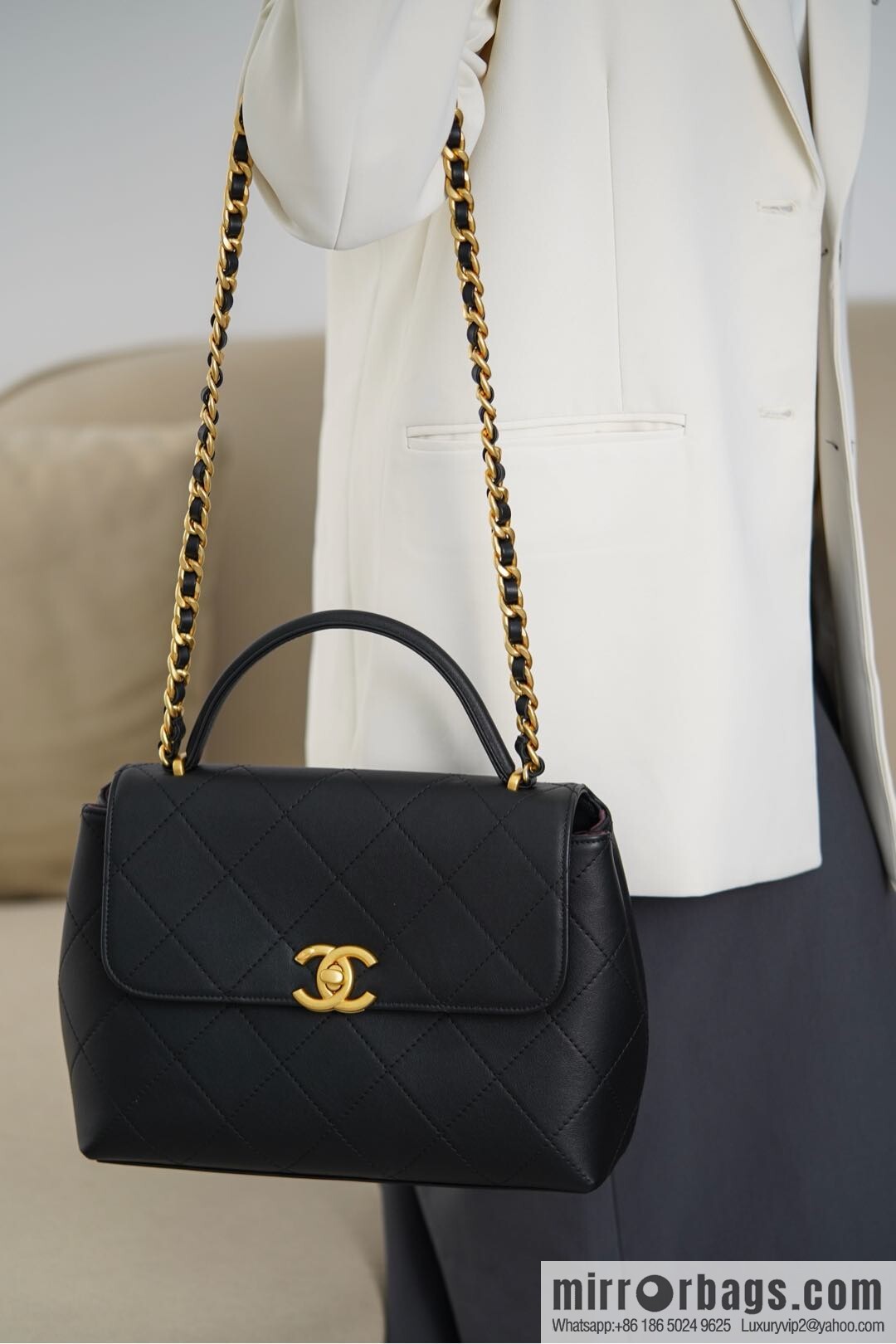 𝐂𝐡𝐚𝐧𝐞𝐥 𝟐𝟓𝐬 pocket bag, black gold 🖤 large AS5467