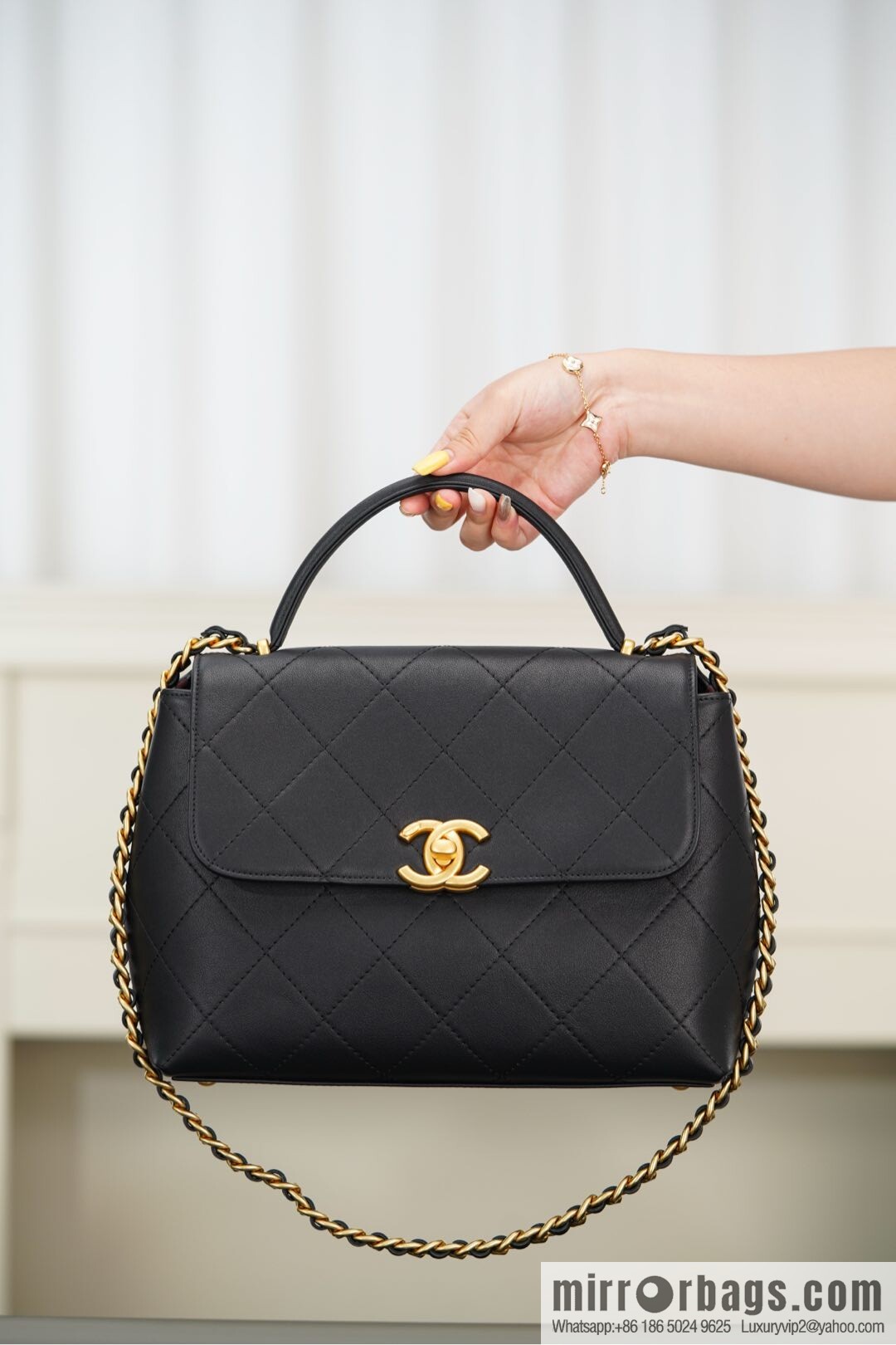 𝐂𝐡𝐚𝐧𝐞𝐥 𝟐𝟓𝐬 pocket bag, black gold 🖤 large AS5467