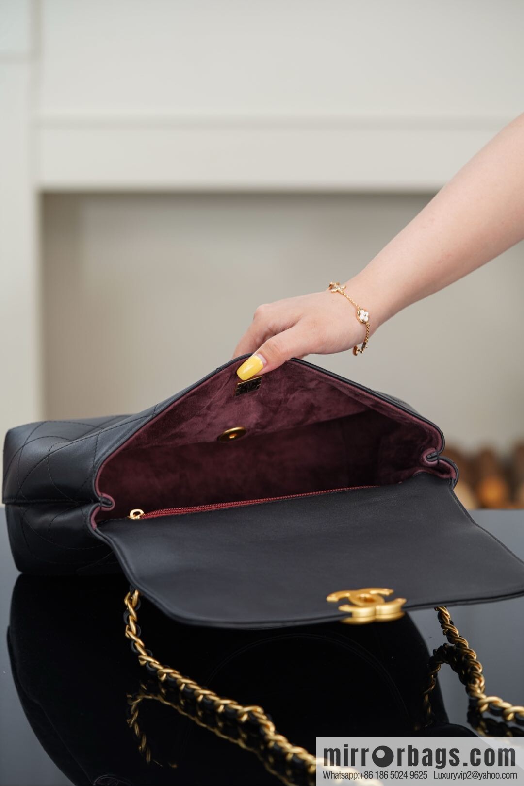 𝐂𝐡𝐚𝐧𝐞𝐥 𝟐𝟓𝐬 pocket bag, black gold 🖤 large AS5467