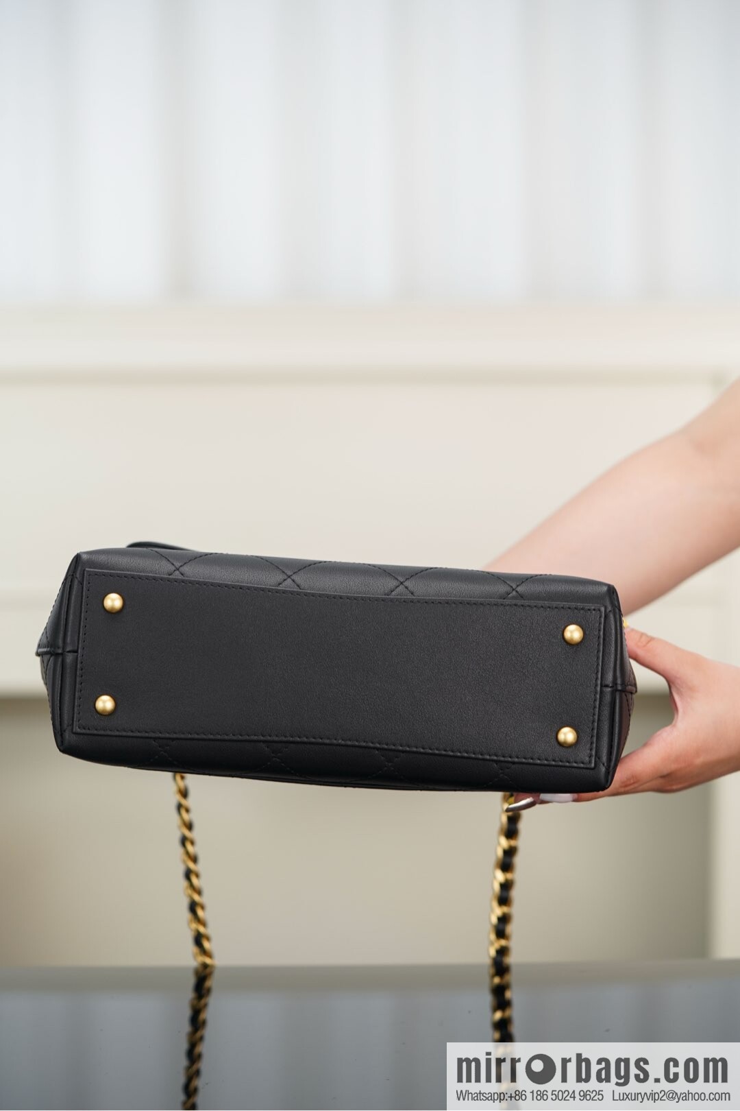 𝐂𝐡𝐚𝐧𝐞𝐥 𝟐𝟓𝐬 pocket bag, black gold 🖤 large AS5467