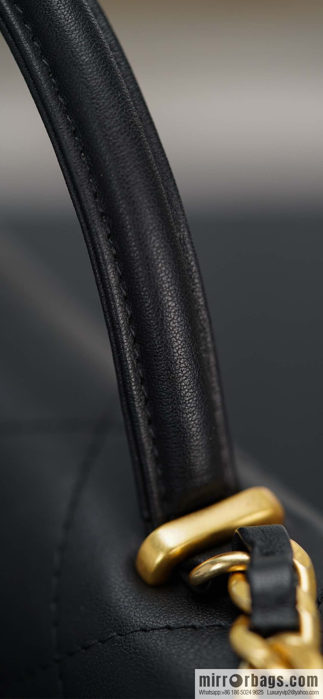 𝐂𝐡𝐚𝐧𝐞𝐥 𝟐𝟓𝐬 pocket bag, black gold 🖤 large AS5467