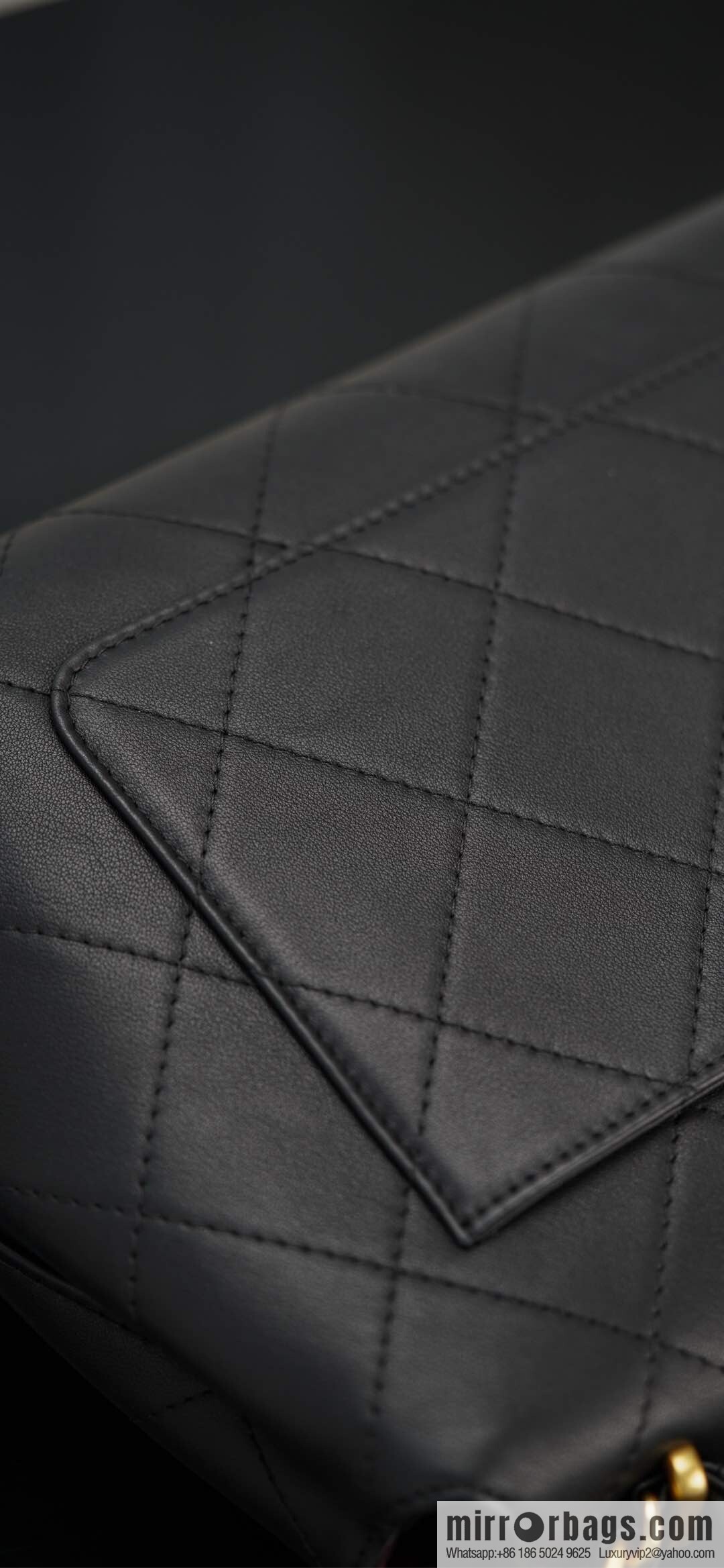 𝐂𝐡𝐚𝐧𝐞𝐥 𝟐𝟓𝐬 pocket bag, black gold 🖤 large AS5467