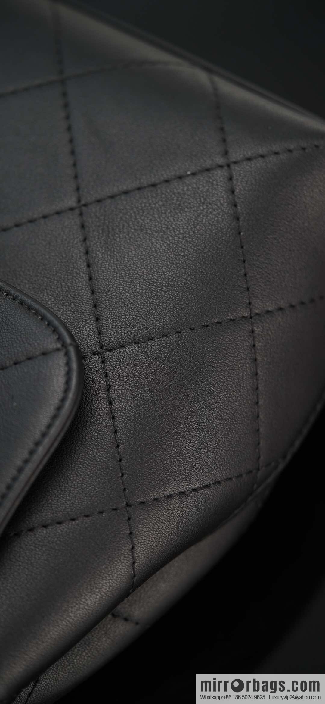 𝐂𝐡𝐚𝐧𝐞𝐥 𝟐𝟓𝐬 pocket bag, black gold 🖤 large AS5467