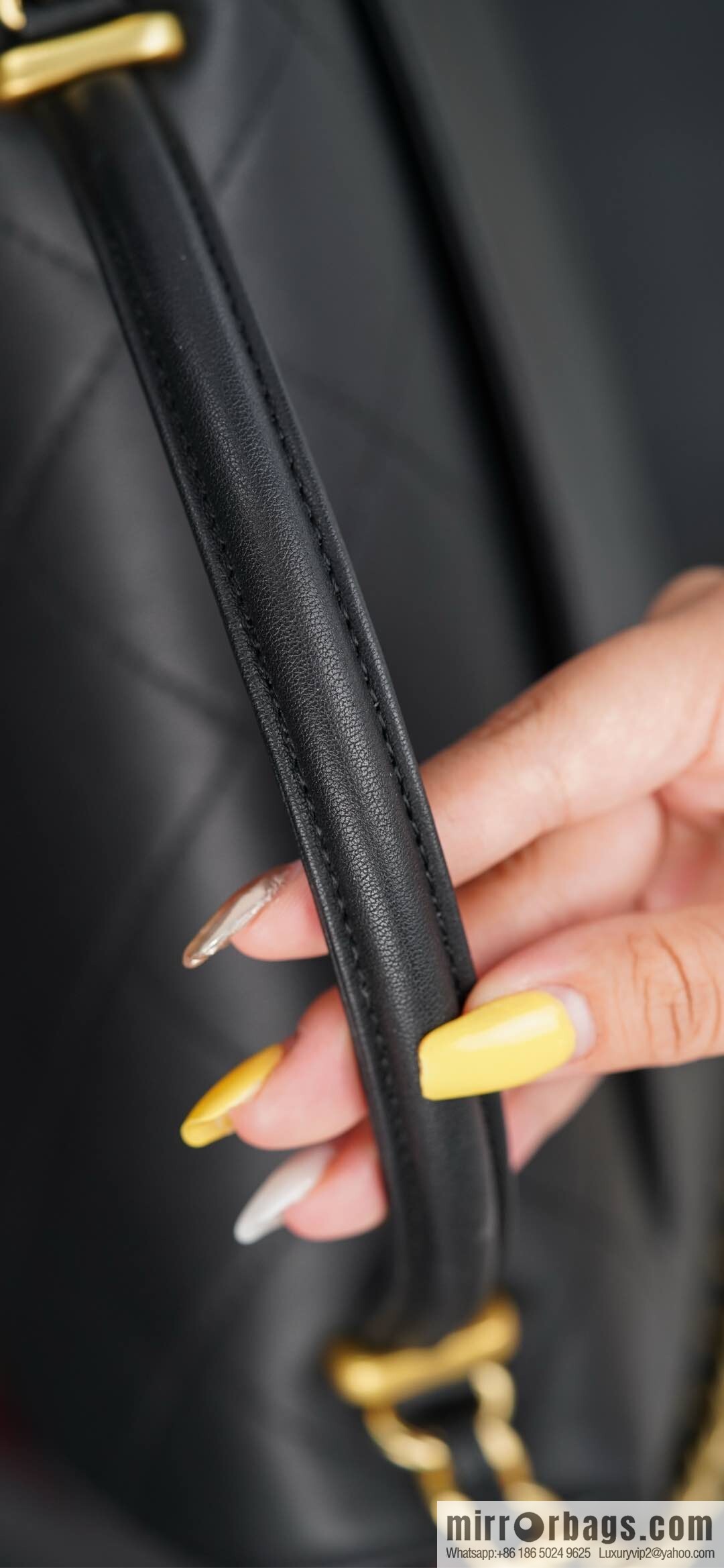 𝐂𝐡𝐚𝐧𝐞𝐥 𝟐𝟓𝐬 pocket bag, black gold 🖤 large AS5467