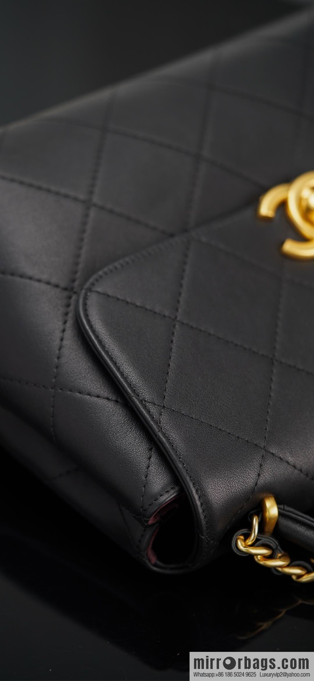 𝐂𝐡𝐚𝐧𝐞𝐥 𝟐𝟓𝐬 pocket bag, black gold 🖤 large AS5467