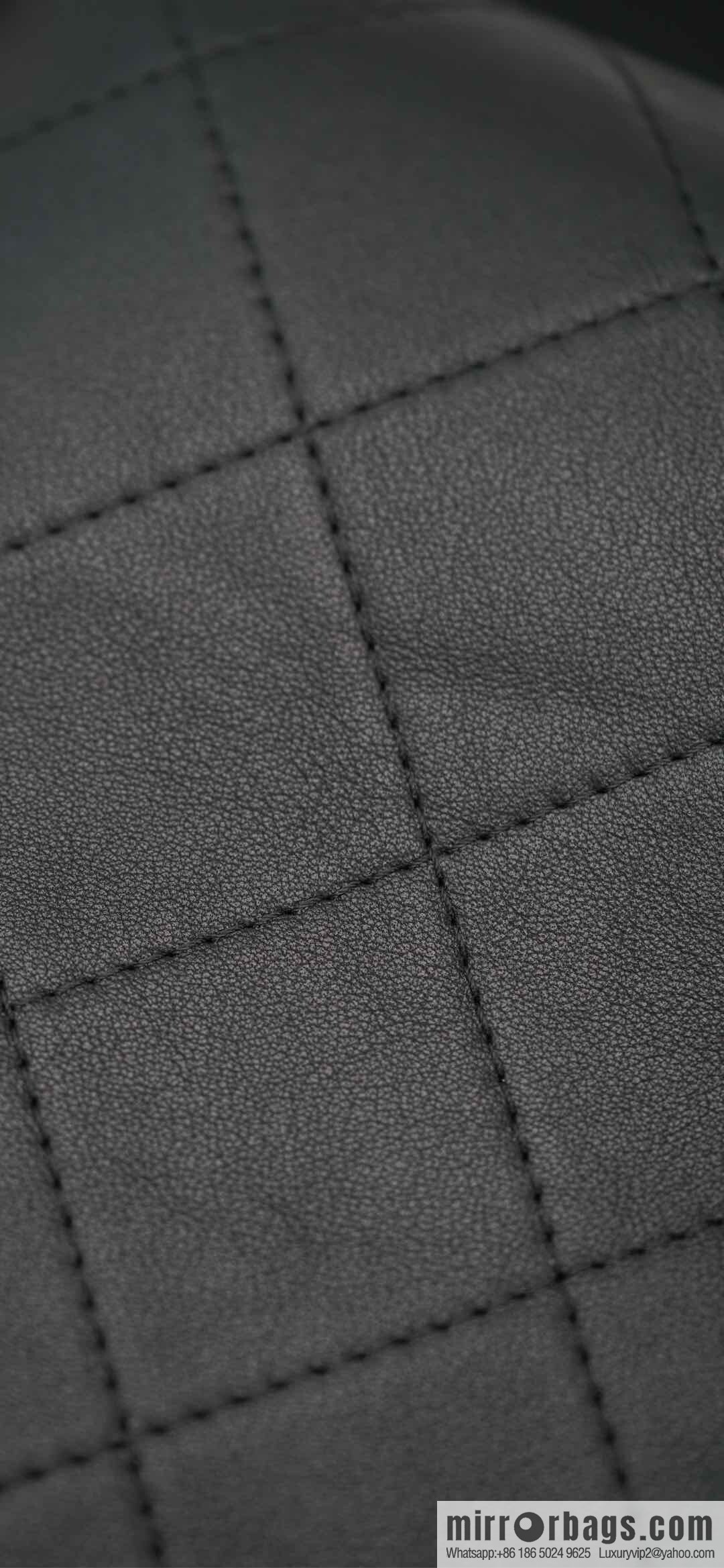 𝐂𝐡𝐚𝐧𝐞𝐥 𝟐𝟓𝐬 pocket bag, black gold 🖤 large AS5467