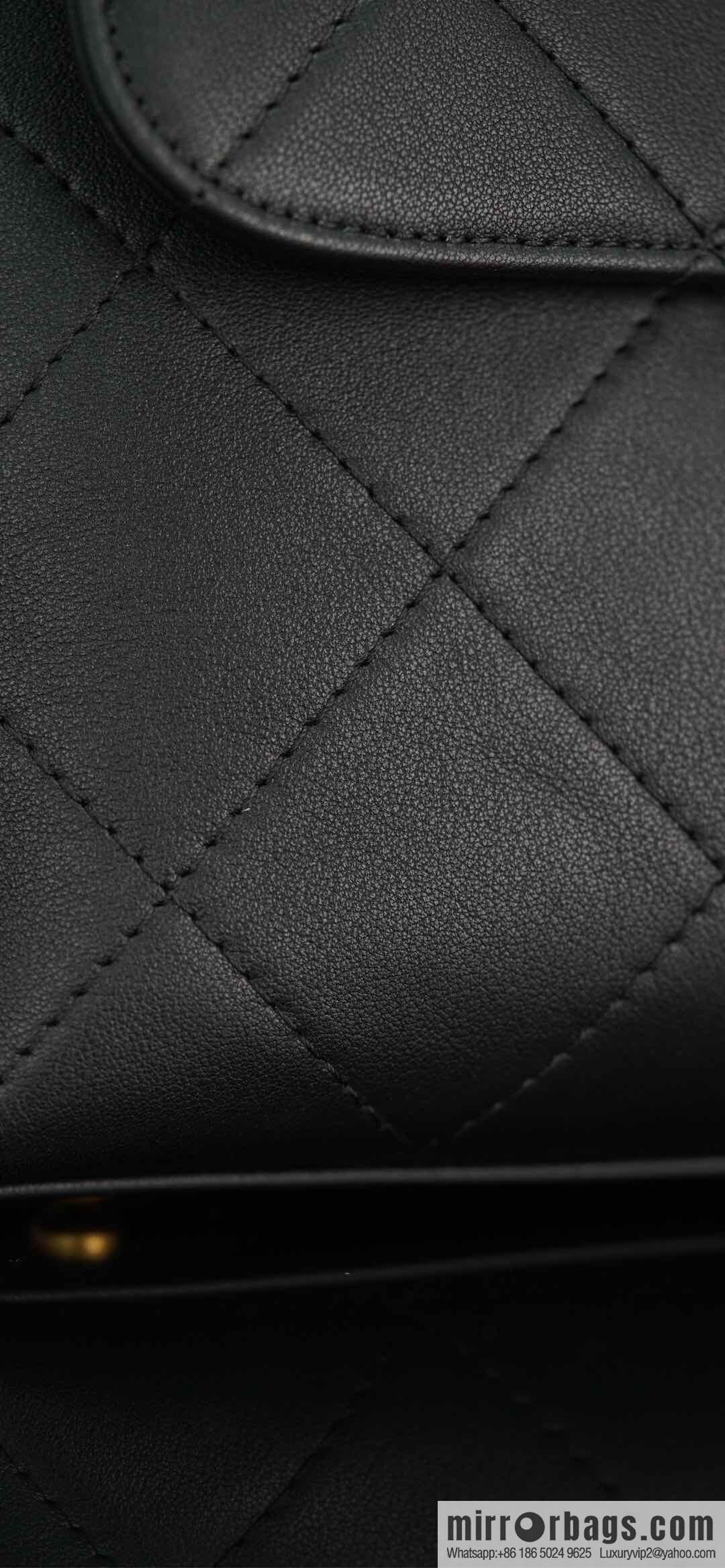 𝐂𝐡𝐚𝐧𝐞𝐥 𝟐𝟓𝐬 pocket bag, black gold 🖤 large AS5467