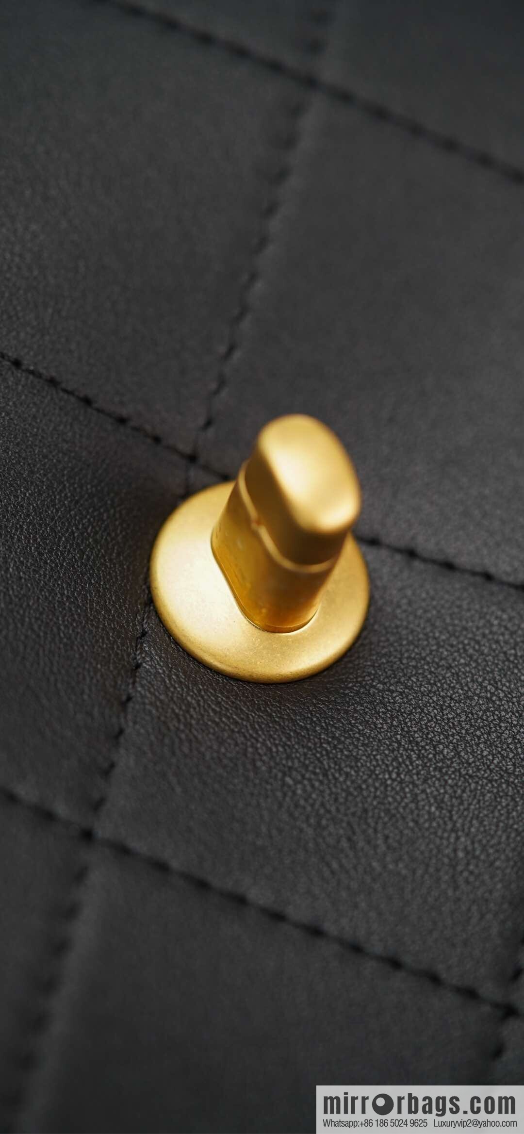 𝐂𝐡𝐚𝐧𝐞𝐥 𝟐𝟓𝐬 pocket bag, black gold 🖤 large AS5467