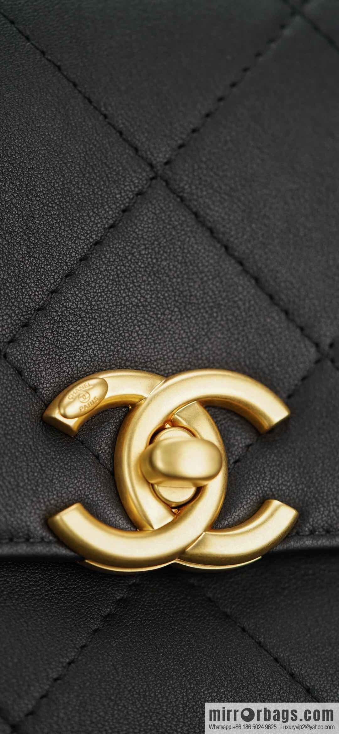 𝐂𝐡𝐚𝐧𝐞𝐥 𝟐𝟓𝐬 pocket bag, black gold 🖤 large AS5467