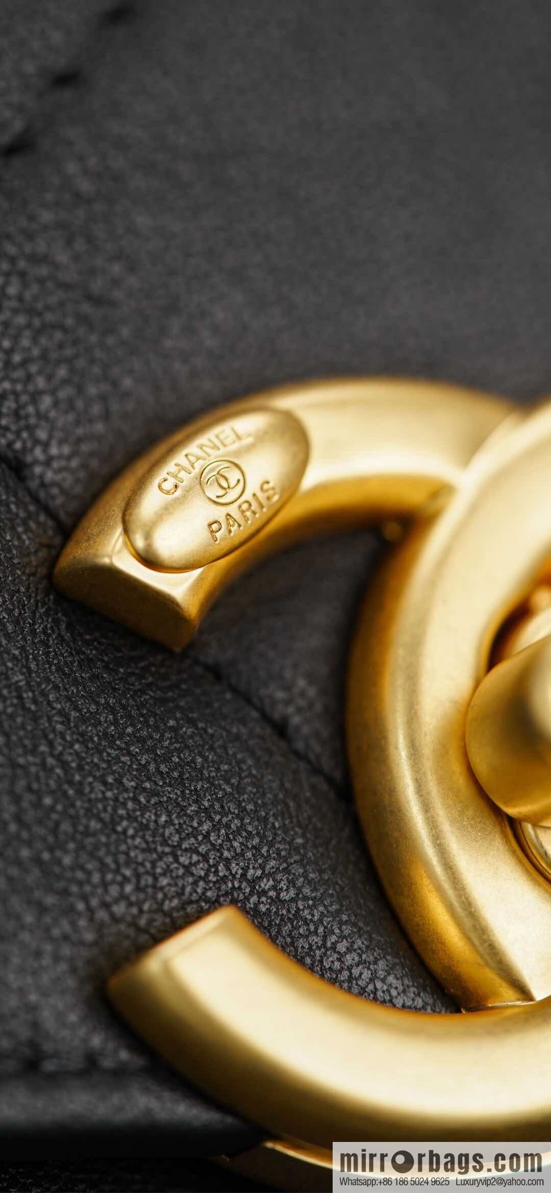 𝐂𝐡𝐚𝐧𝐞𝐥 𝟐𝟓𝐬 pocket bag, black gold 🖤 large AS5467