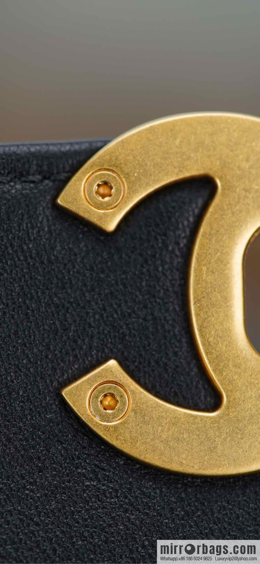 𝐂𝐡𝐚𝐧𝐞𝐥 𝟐𝟓𝐬 pocket bag, black gold 🖤 large AS5467