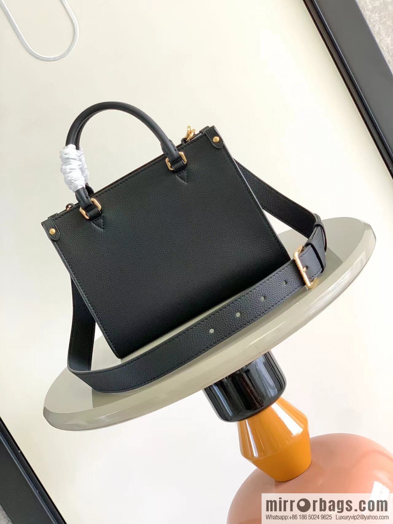 LV M22311 LOCK & GO handbag