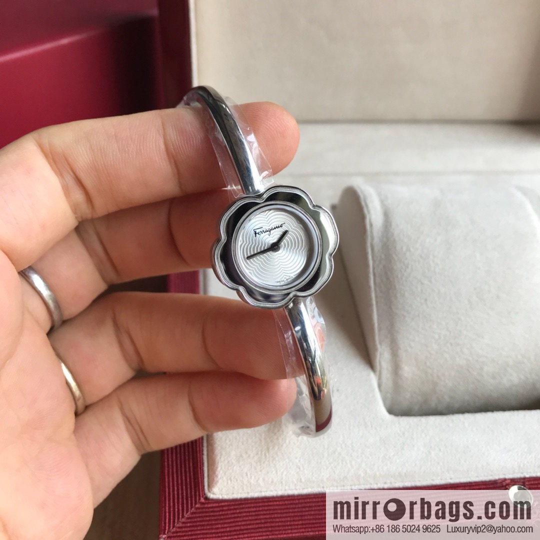 🎉🎉New counters are updated simultaneously! Ferragamo Salvatore Ladies Watch Flower Shape 26mm Sapphire Glass Swiss Quartz Movement