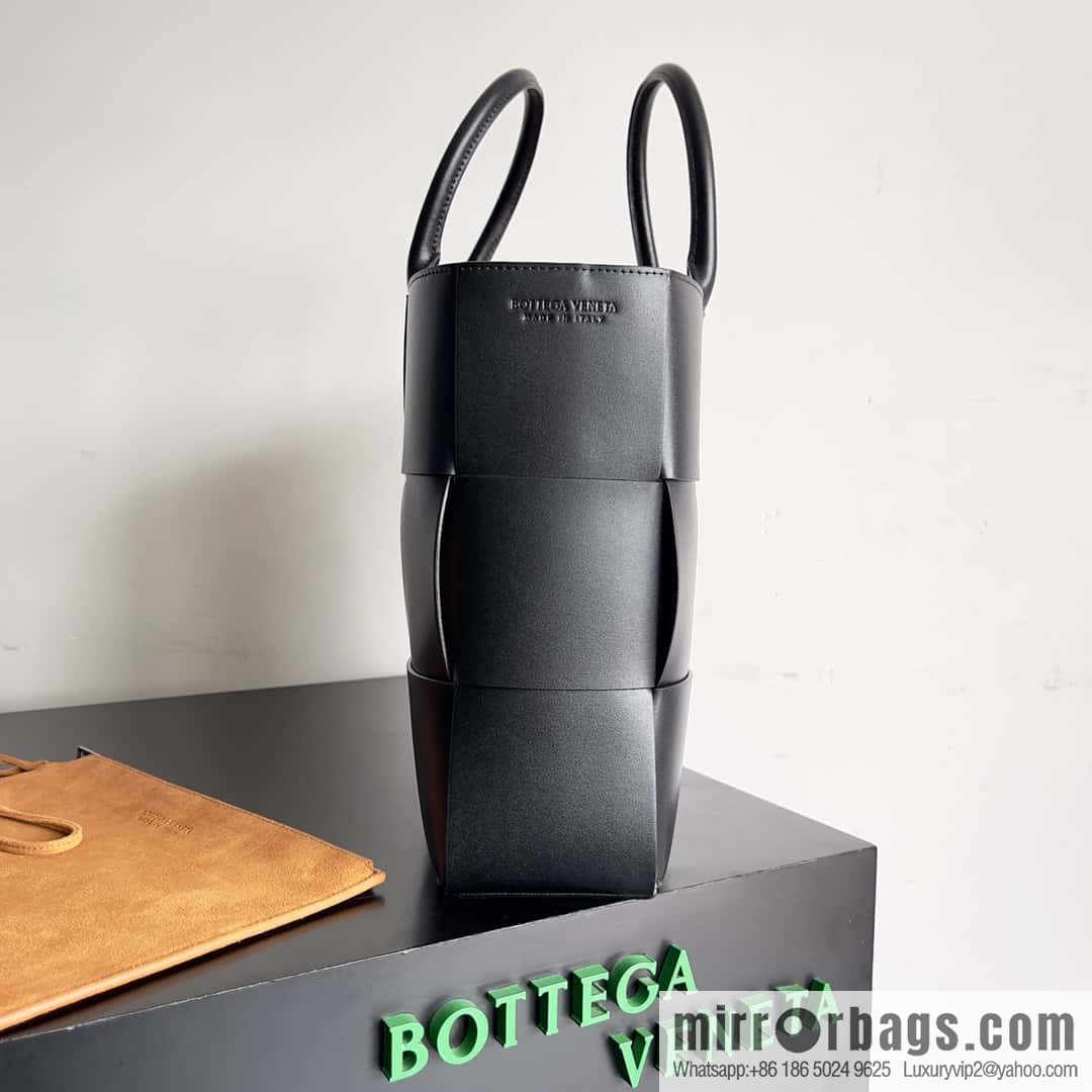 38Cm small four grid B home 2023 early spring new Arco Tote clutch bag model; 729244 Intreccio woven leather (fabric) tote handbag