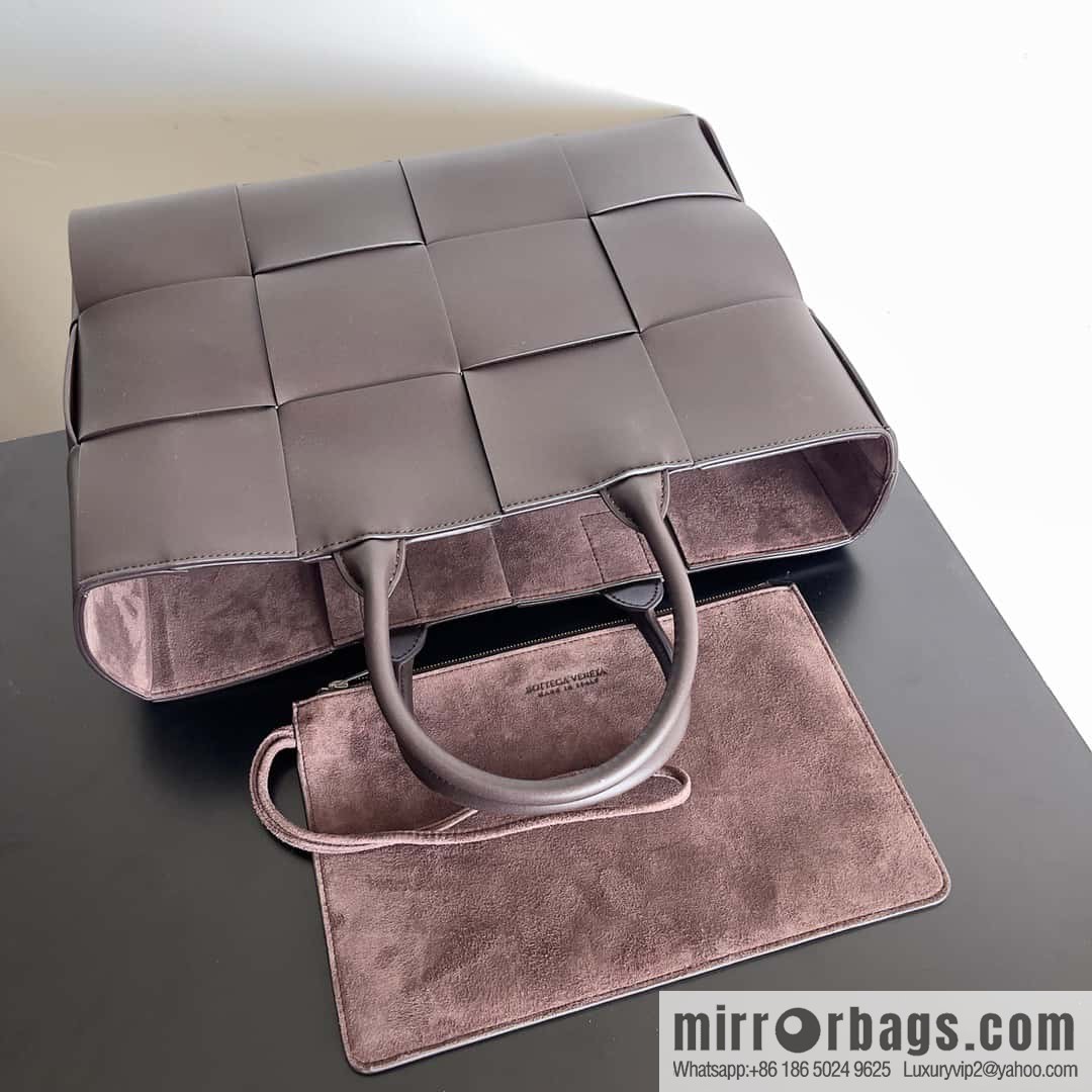 38Cm small four grid B home 2023 early spring new Arco Tote clutch bag model; 729244 Intreccio woven leather (fabric) tote handbag