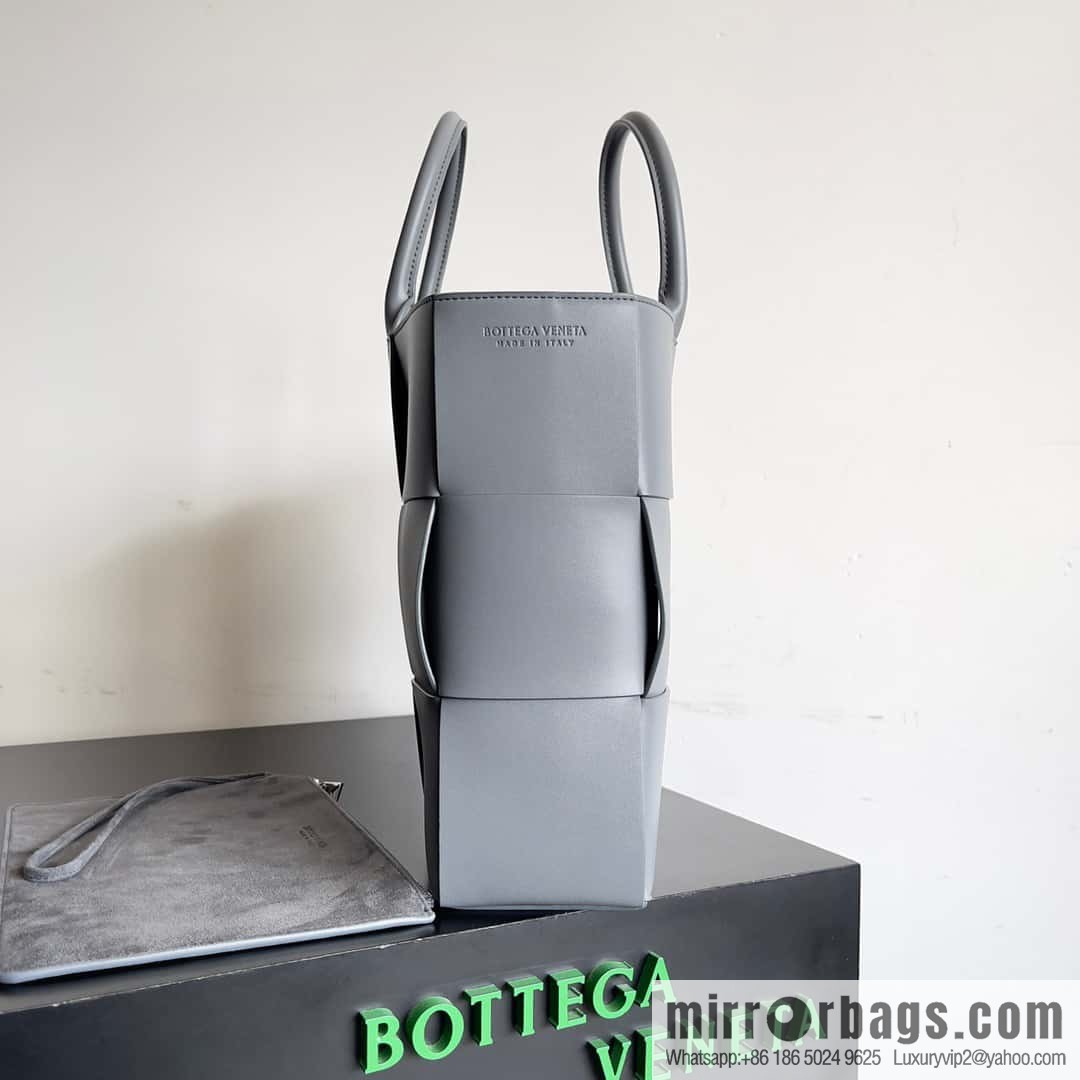 38Cm small four grid B home 2023 early spring new Arco Tote clutch bag model; 729244 Intreccio woven leather (fabric) tote handbag