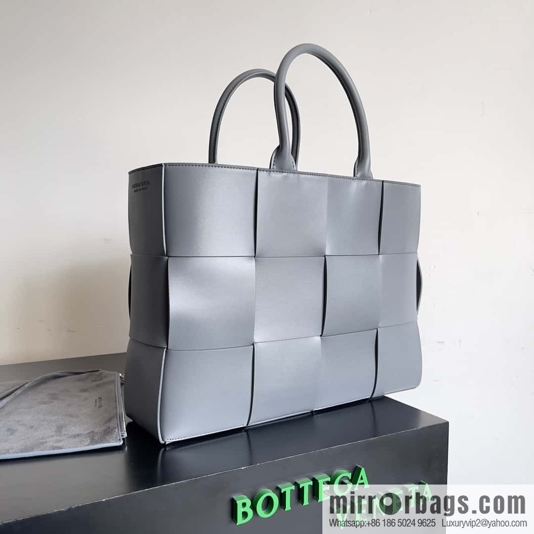 38Cm small four grid B home 2023 early spring new Arco Tote clutch bag model; 729244 Intreccio woven leather (fabric) tote handbag