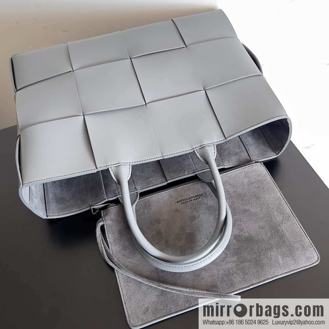 38Cm small four grid B home 2023 early spring new Arco Tote clutch bag model; 729244 Intreccio woven leather (fabric) tote handbag