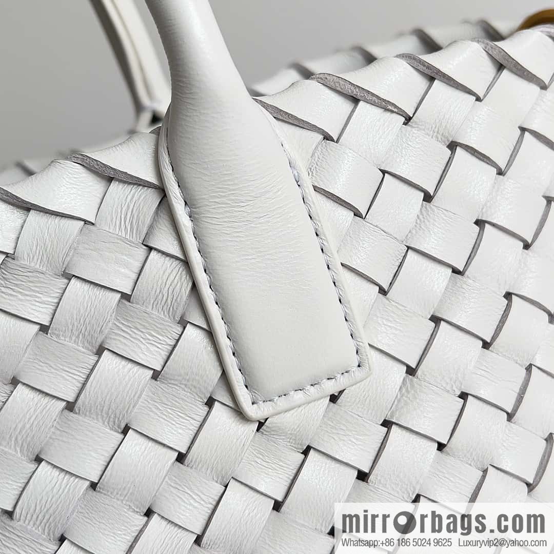 BV Mini Cabat Limited Edition mini vegetable basket BAG model; 709464 white