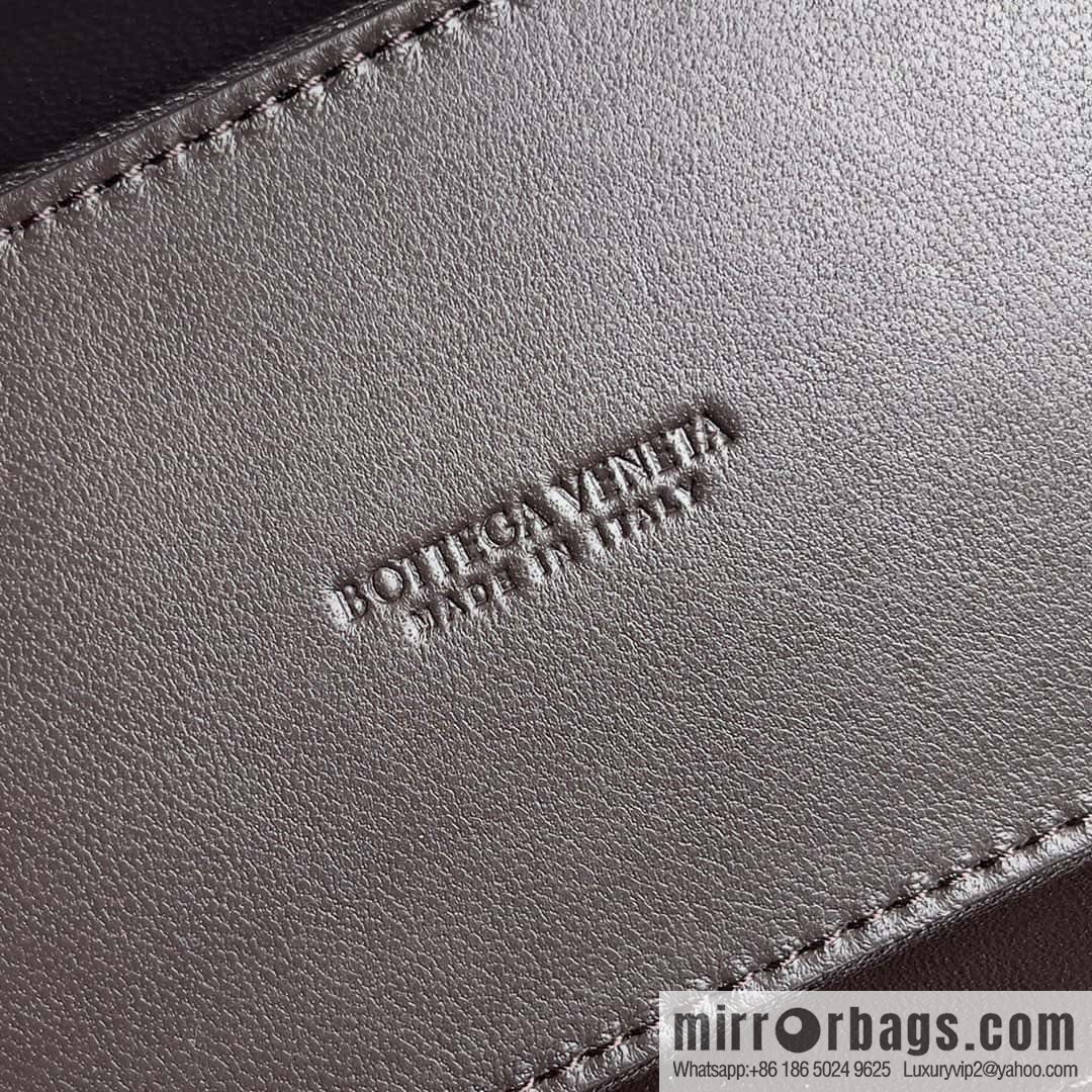 2023 new BV small box Bottega Veneta woven mini pouch model; 743551 small box bag
