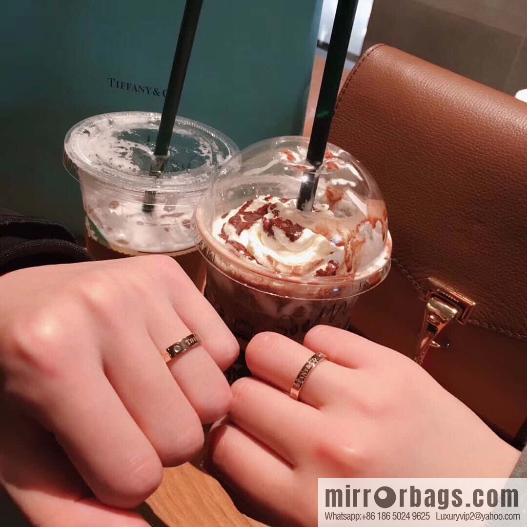 [Single] New ☑️ Tiffany & Co ® series three-diamond letter ring, wide version 4mm narrow version 3mm